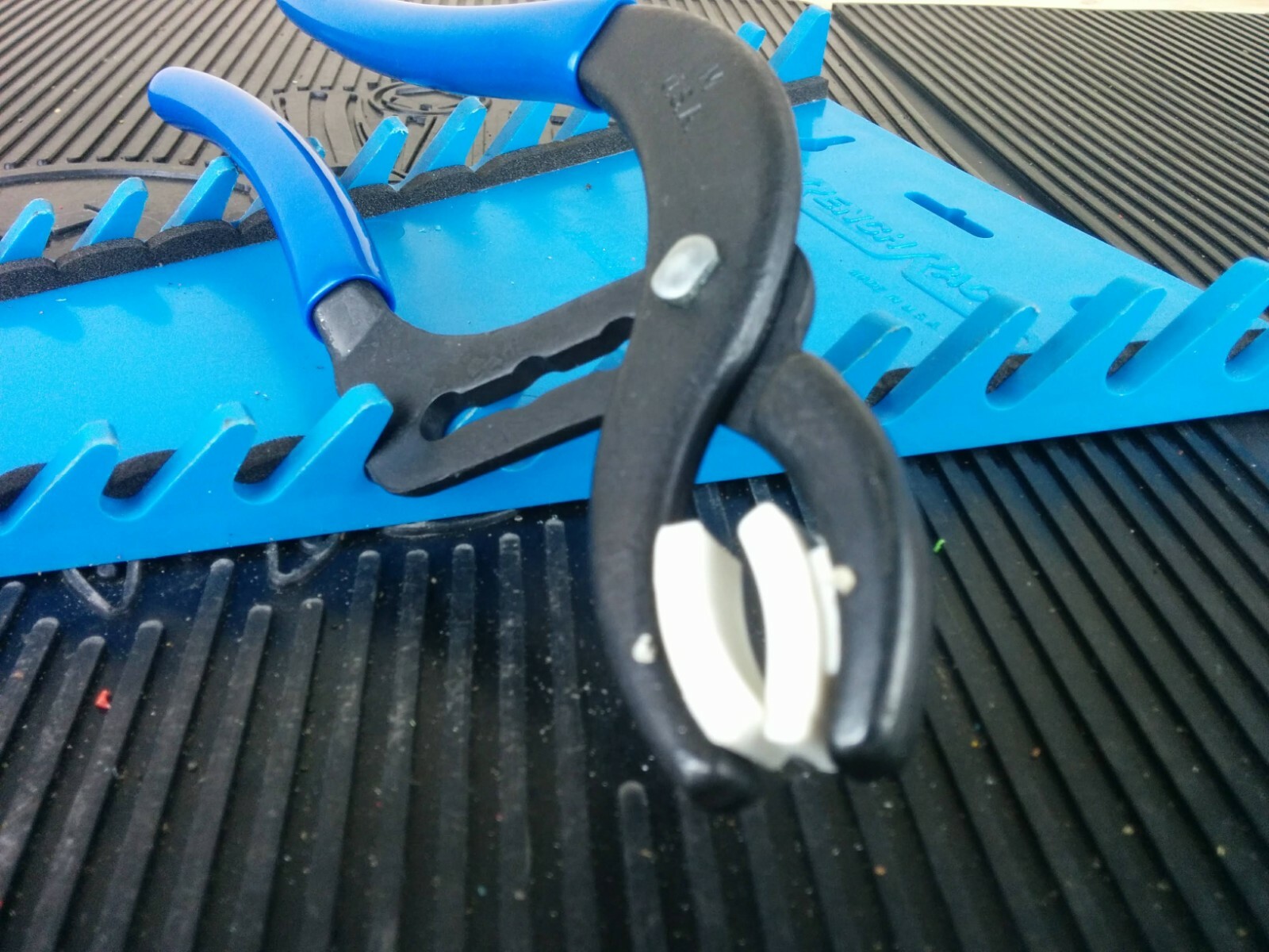 #aj694 NEW! Imperial Blue Soft Grip Adjustable Soft Jaw Non-marring Pliers GT113