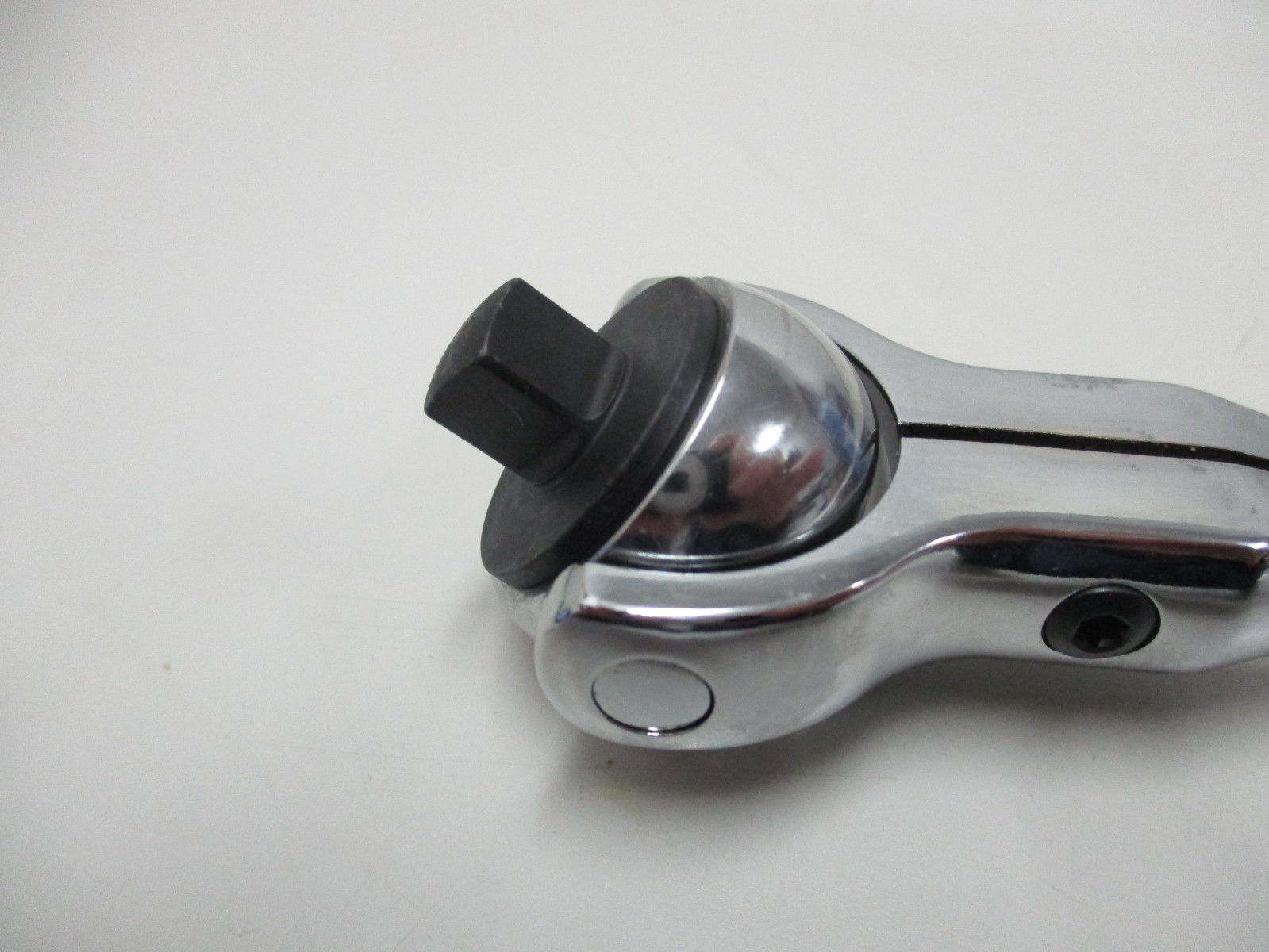 Craftsman CMMT99422 Ratchet 72-Tooth 3/8″ Drive Swivel Head 180° Rotation