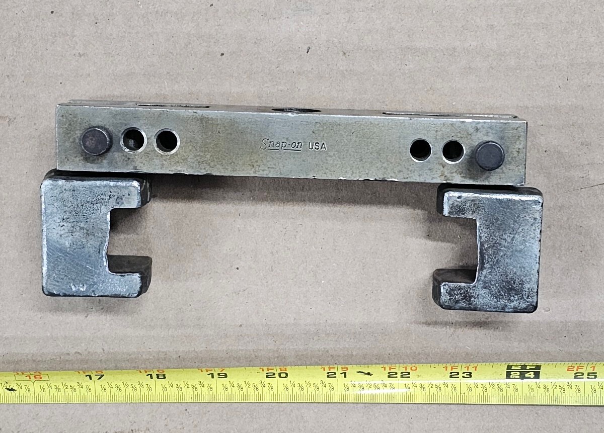 Snap On Tools Axle Lock Flange Jaw Beam Puller Attachment CJ97-1L CJ97-1R