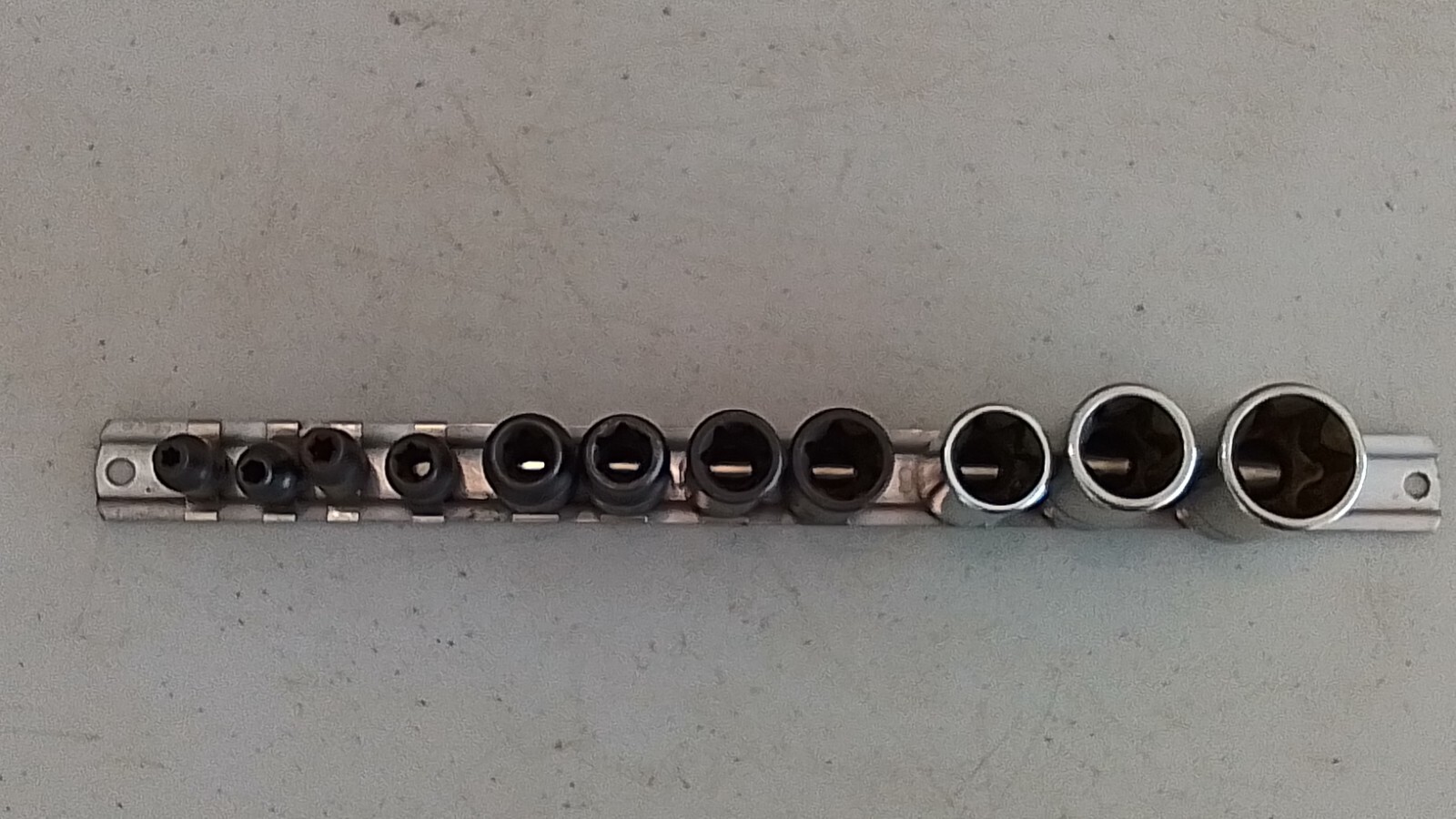 SNAP ON&MAC METRIC 11 PI. INVERTED TORX SOCKET SET E4,5,6,8,10,12,14,16,18,20,24