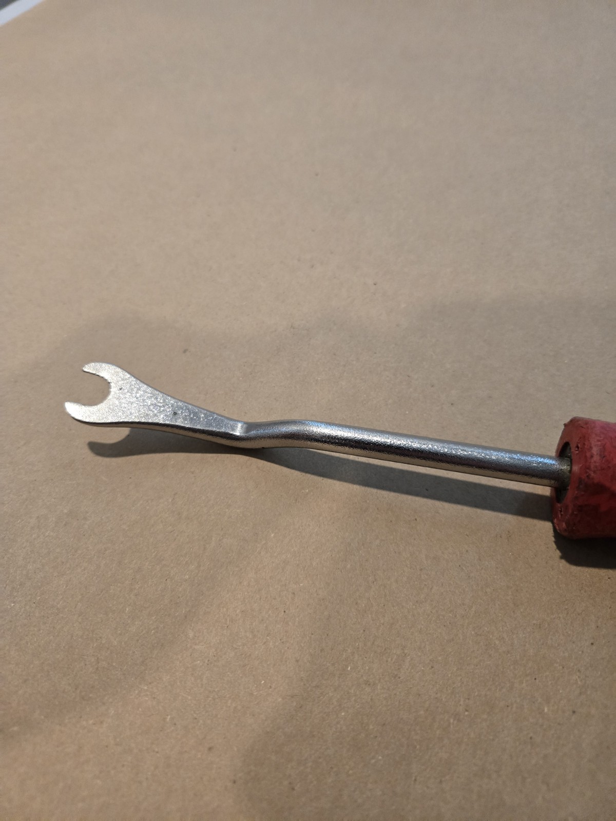 Snap On 10″ Long Soft Grip Dished Trim Pad Tool Red/Black Handle USA ASGD1B