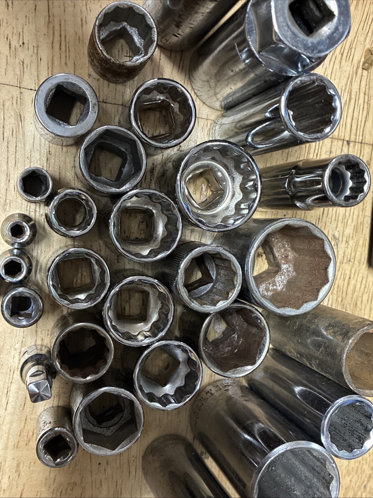 CRAFTSMAN LOT OF 30 SOCKETS VARIOUS SIZES