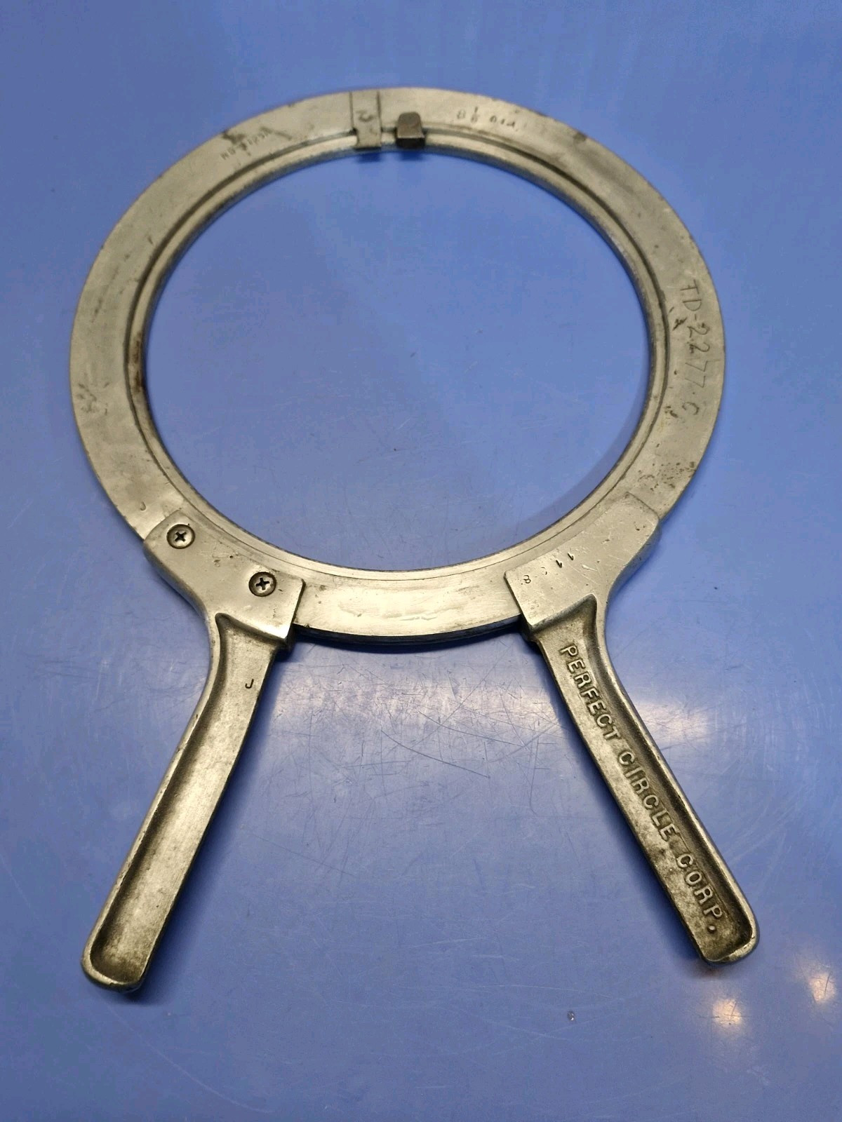 Perfect Circle Corp. ND-1125A Piston Ring Expander Tool 8-1/8″