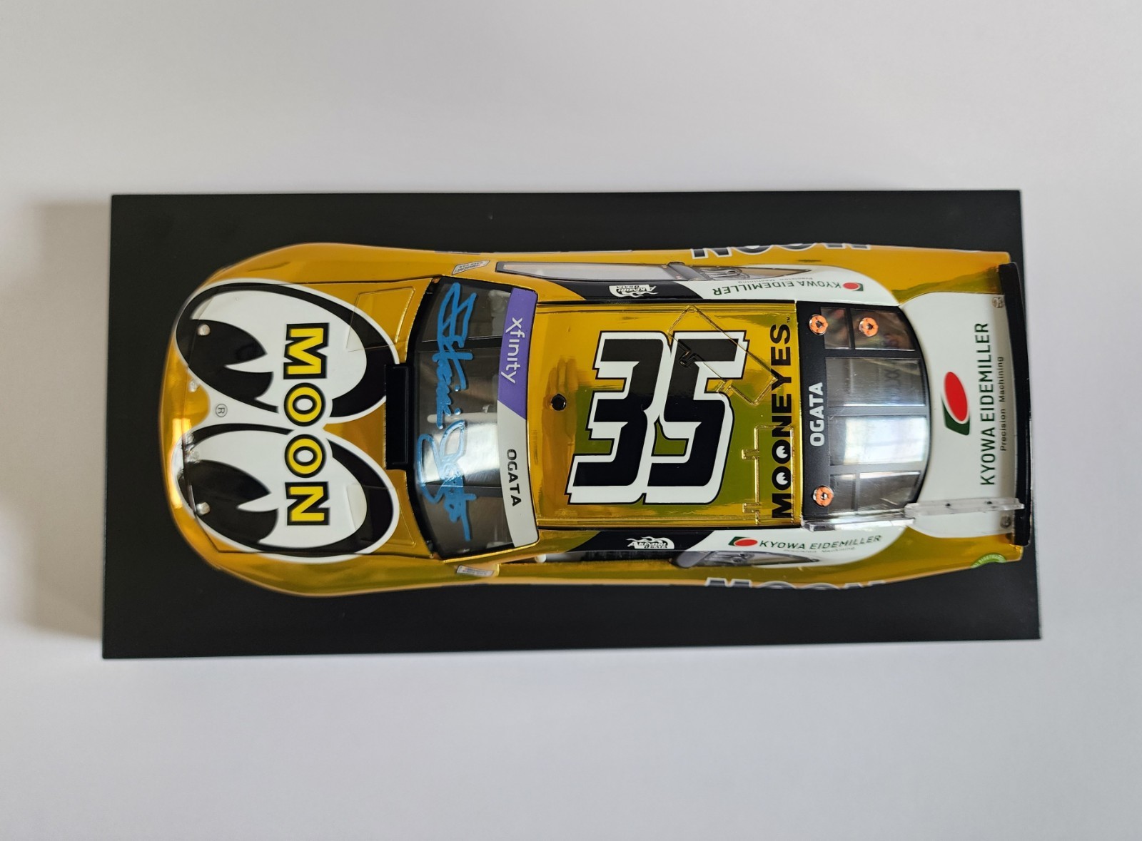 【Autographed】MOONEYES [Color Chrome] NASCAR Xfinity Camaro 1:24 scale