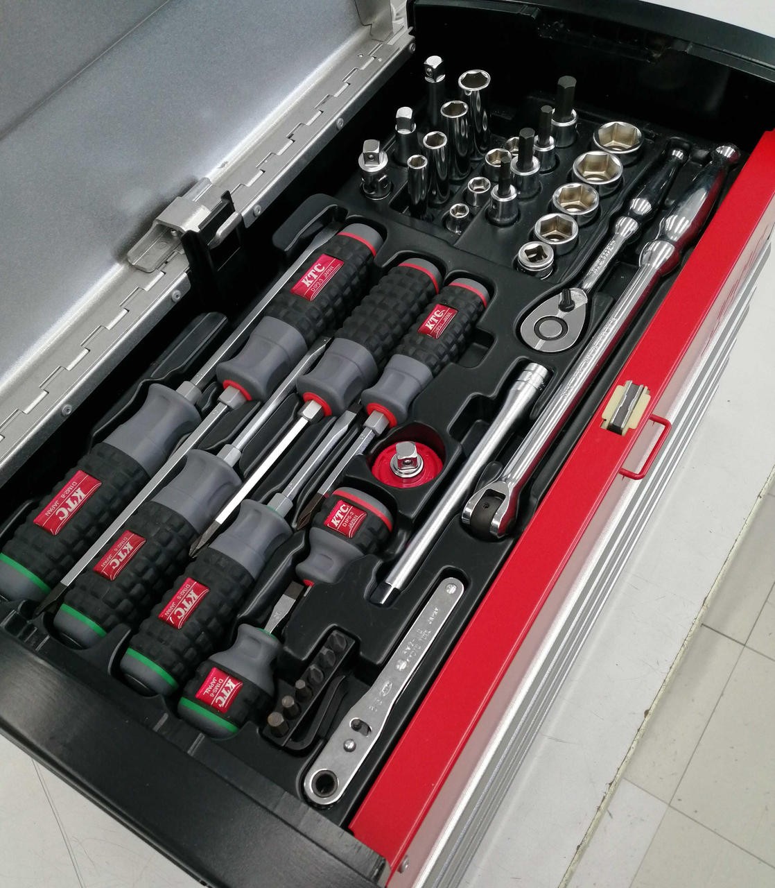 KTC EKR-103 Tool set