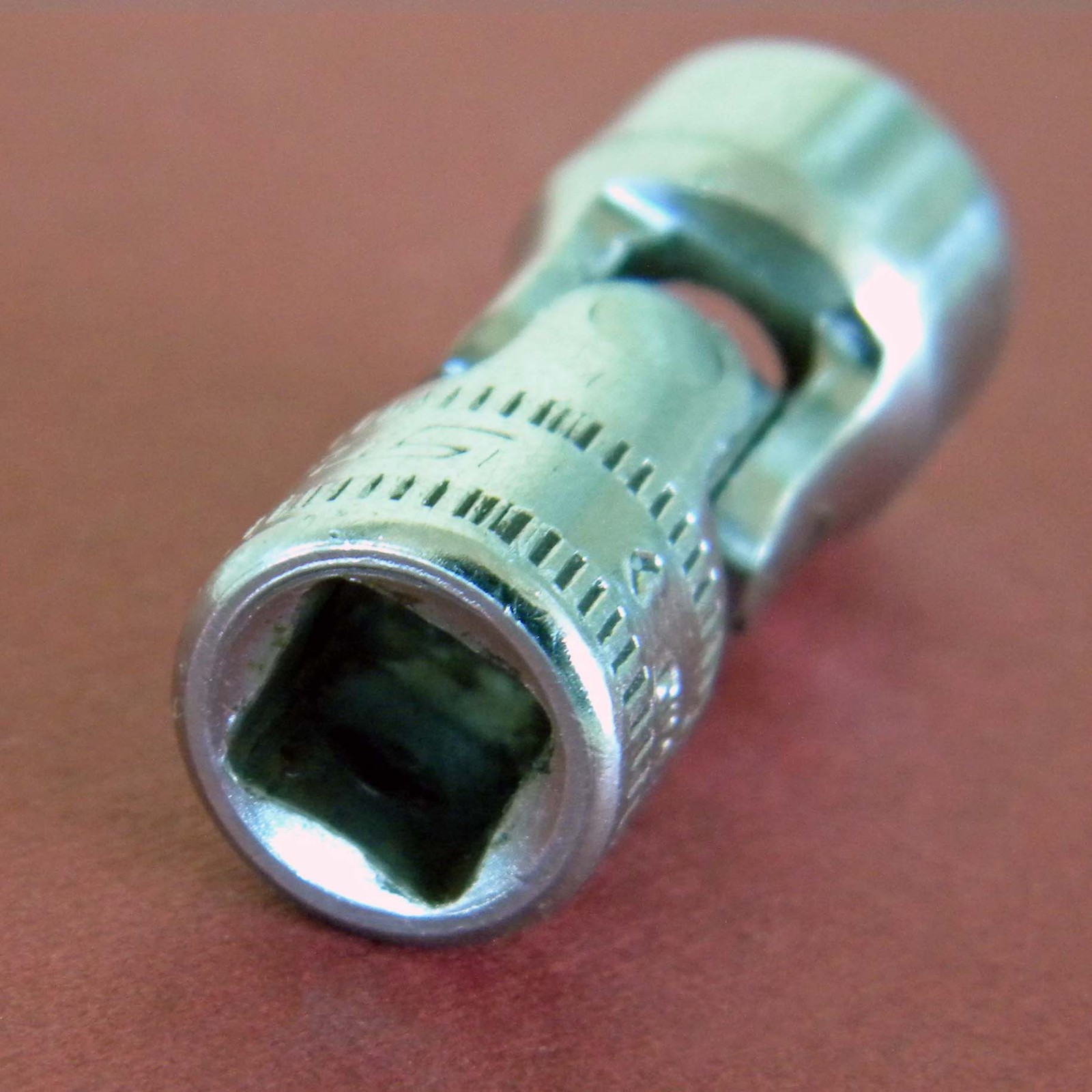 Snap-On TMUSM10 1/4″ Drive 6PT Metric 10MM Chrome Universal Swivel Socket, USA