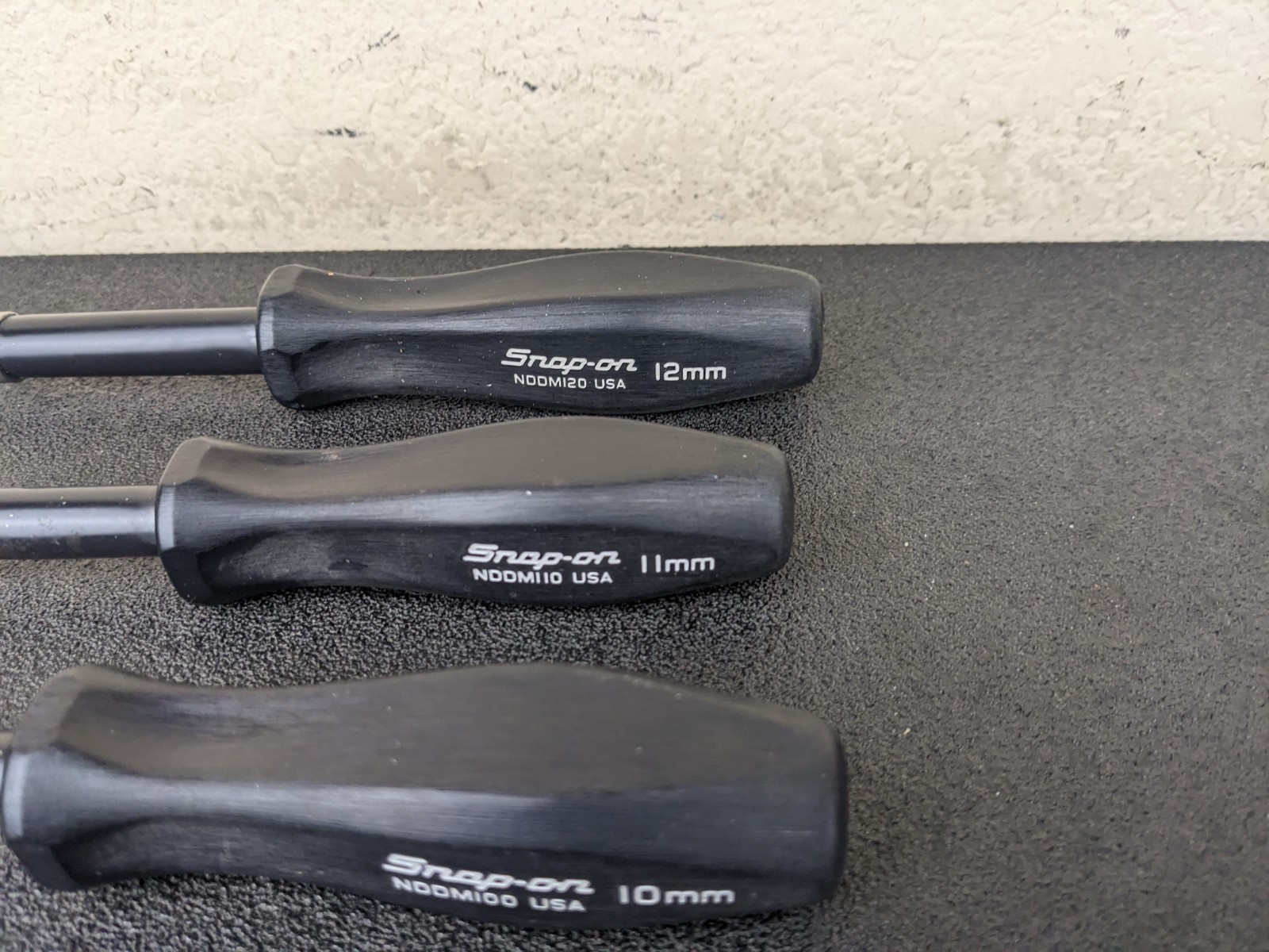 #bo023 Snap On Tools 7PC METRIC 6PT BLACK HARD INSULATED NUT DRIVER SET 6-12MM