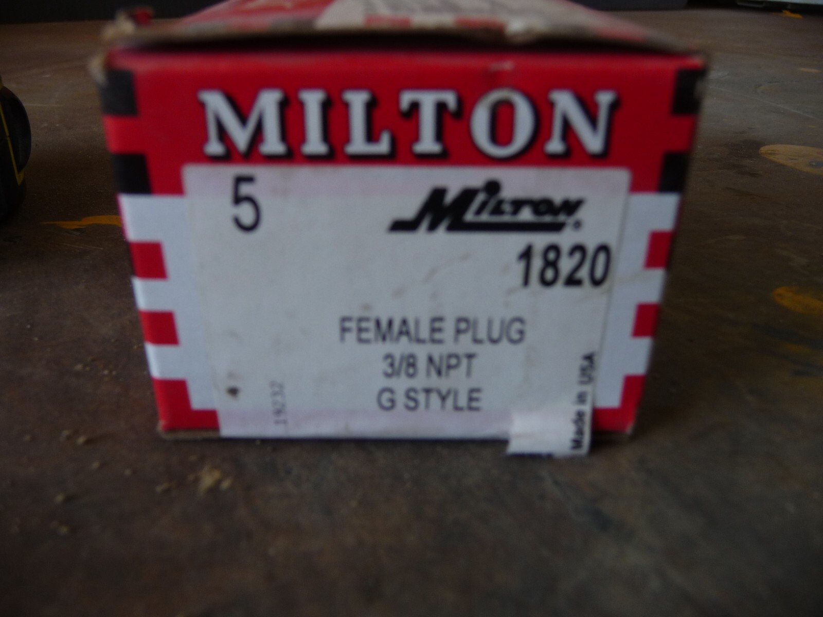 Milton Industries 1820 3/8″ NPT Female G-style Plug Box of 5