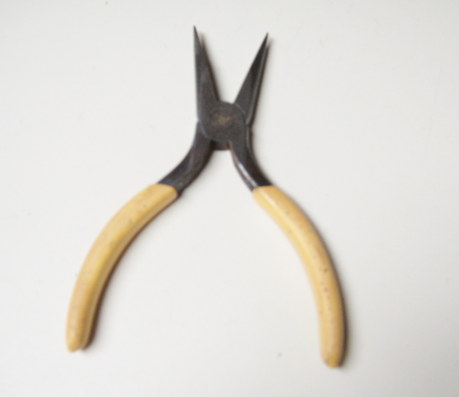 VINTAGE M. KLEIN & SONS #301-5 NEEDLE NOSE PLIER 5.5″