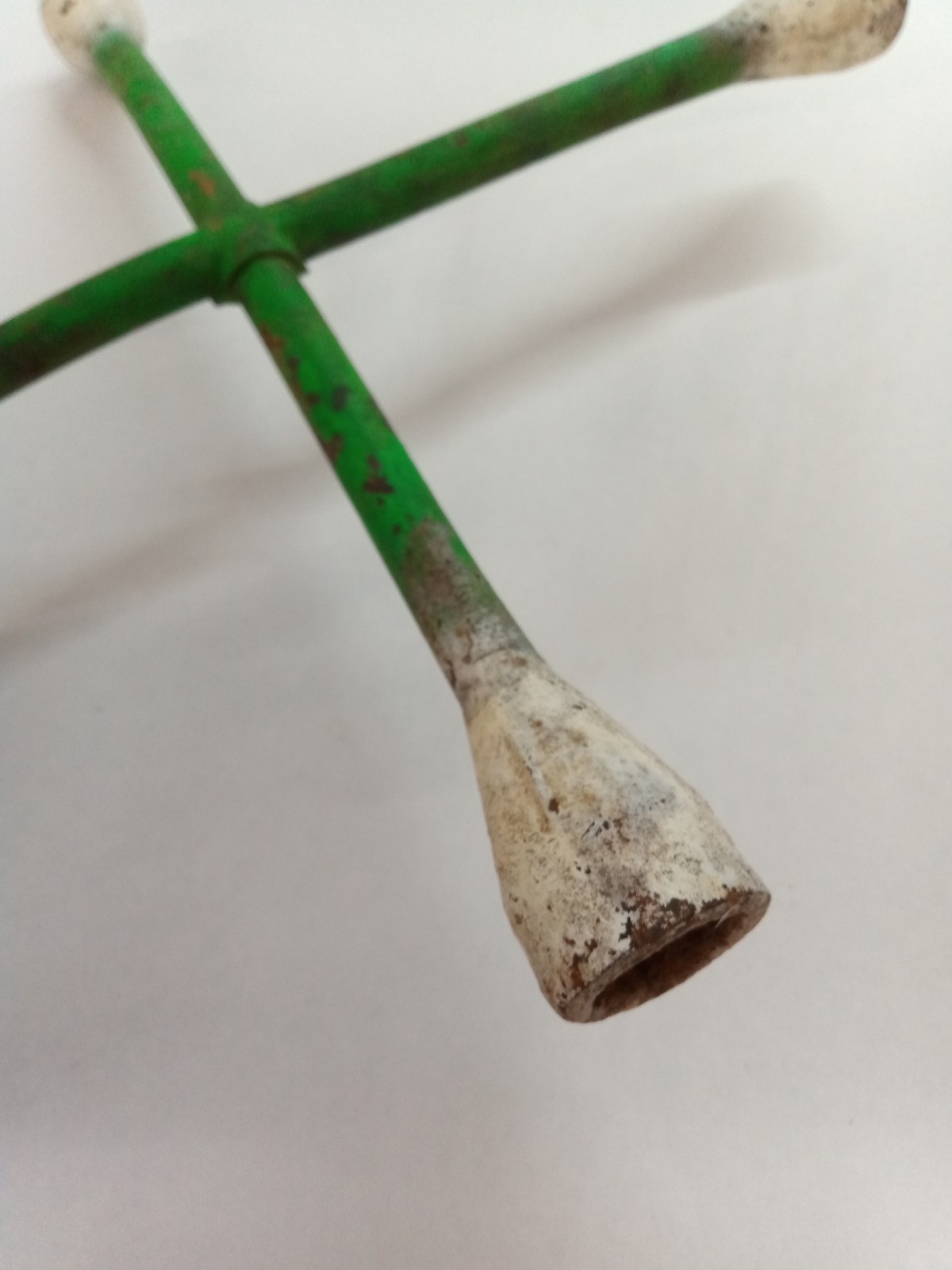 Vintage Unbranded 4-Way Lug Wrench Green & White