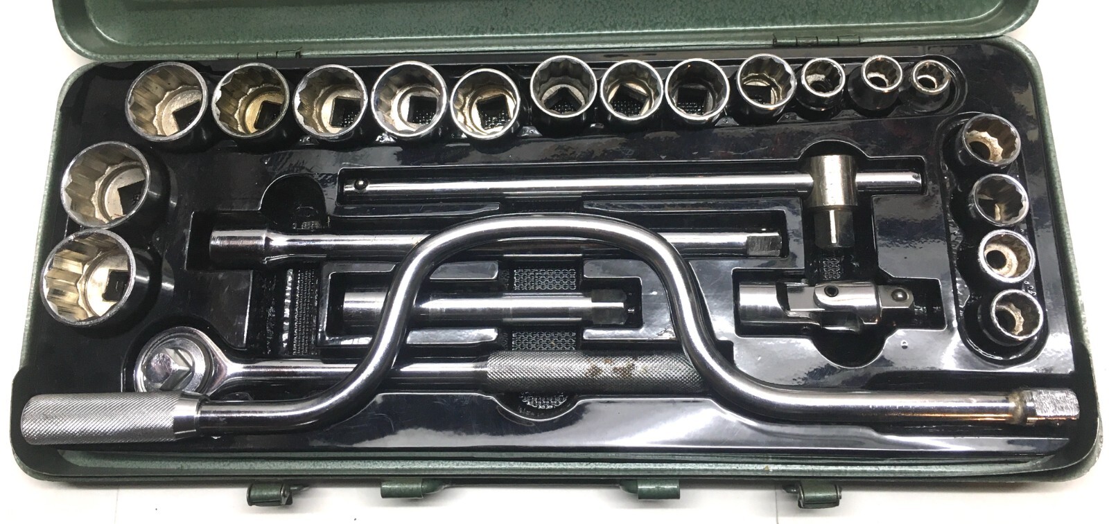 COBRA 25-PIECE-1/2″ DRIVE Chrome Socket Wrench Set W/ Metal Case