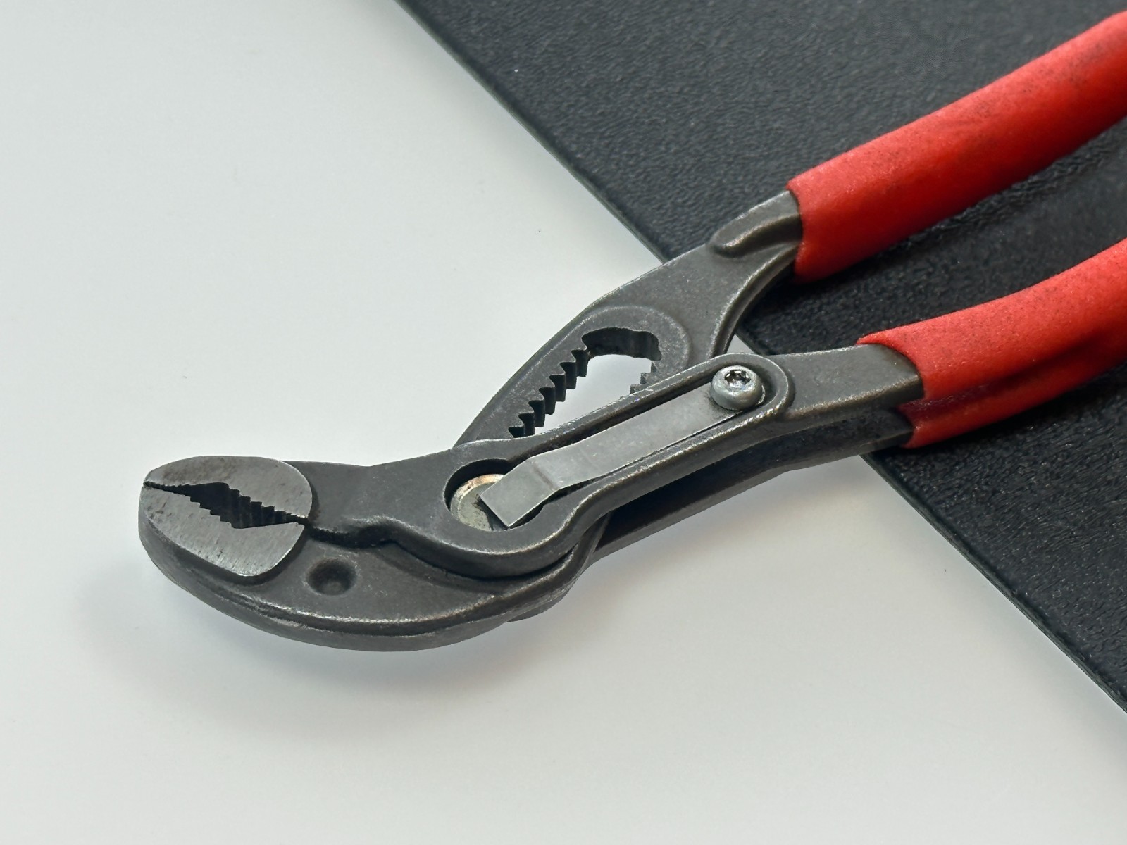 MAC Tools P5C 5″ Mini Compact Self Gripping KNIPEX COBRA Locking Pliers RED GRIP