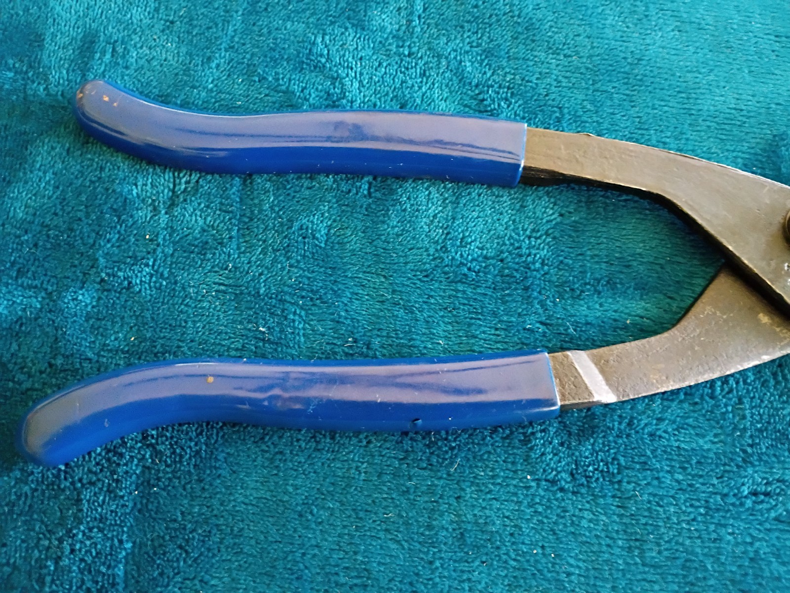 Blue Point USA Adjustable Slip Joint Oil Filter Pliers, 2.25″-4” YA4050B.