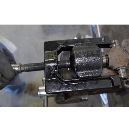Lisle 42900 U-Joint Puller, Medium (1.25″ to 1.7″ Bearing Caps)