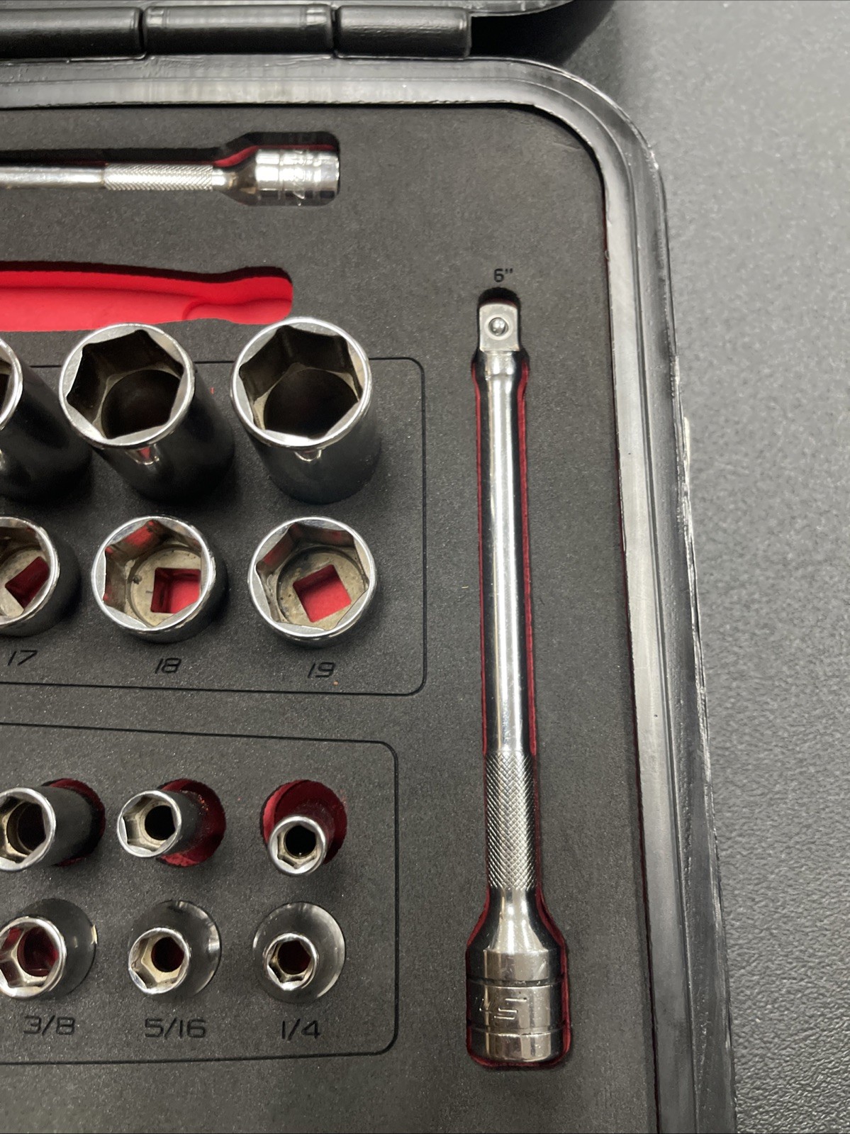 Snap On 51 pc 3/8″ Dr. 6 Pt. Metric SAE General Service Set 251FSMBFR No Ratchet