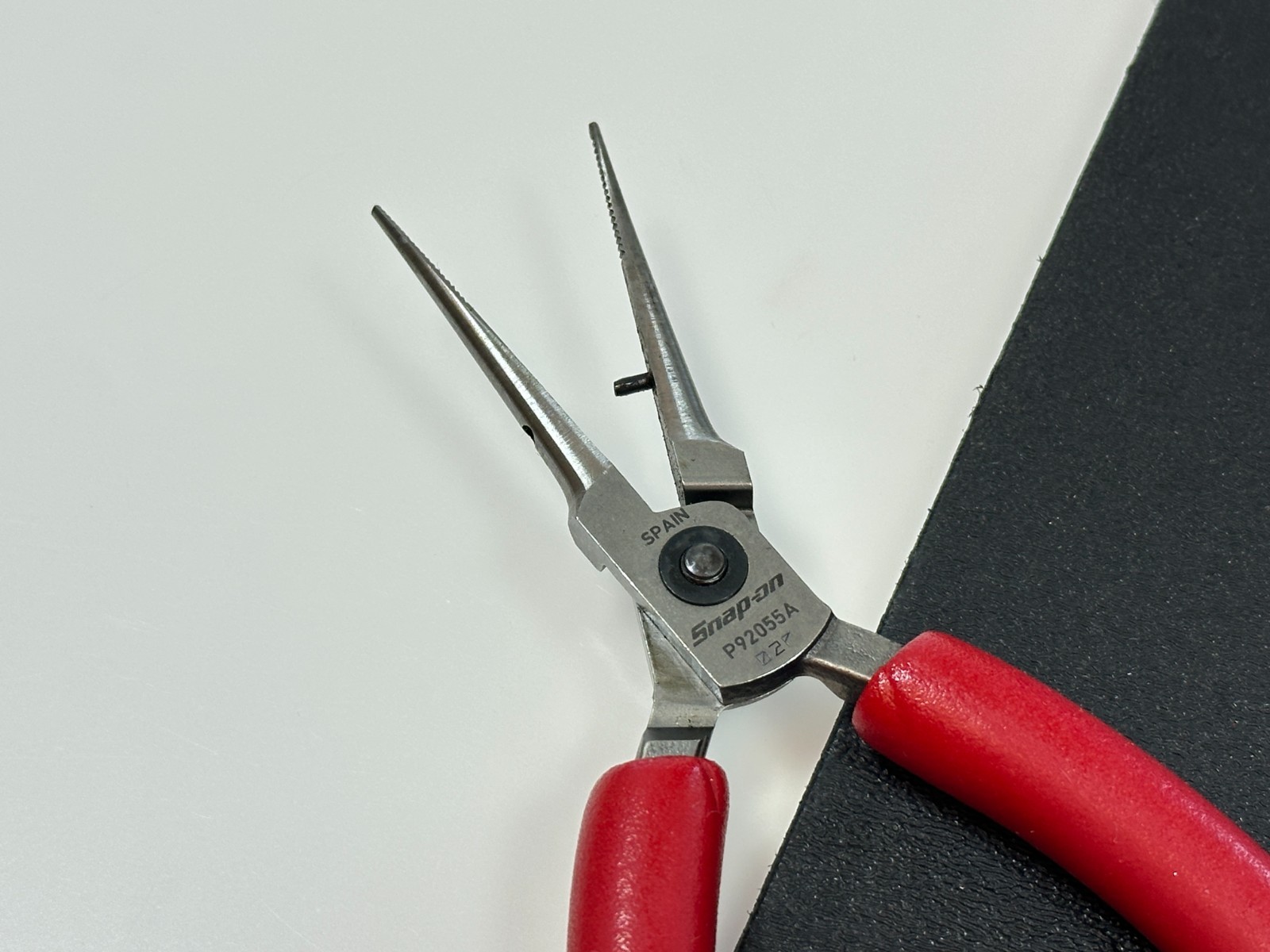 Snap-on Tools RED Soft Comfort Grip 5-1/2″ Needle Nose Precision Pliers P92055A