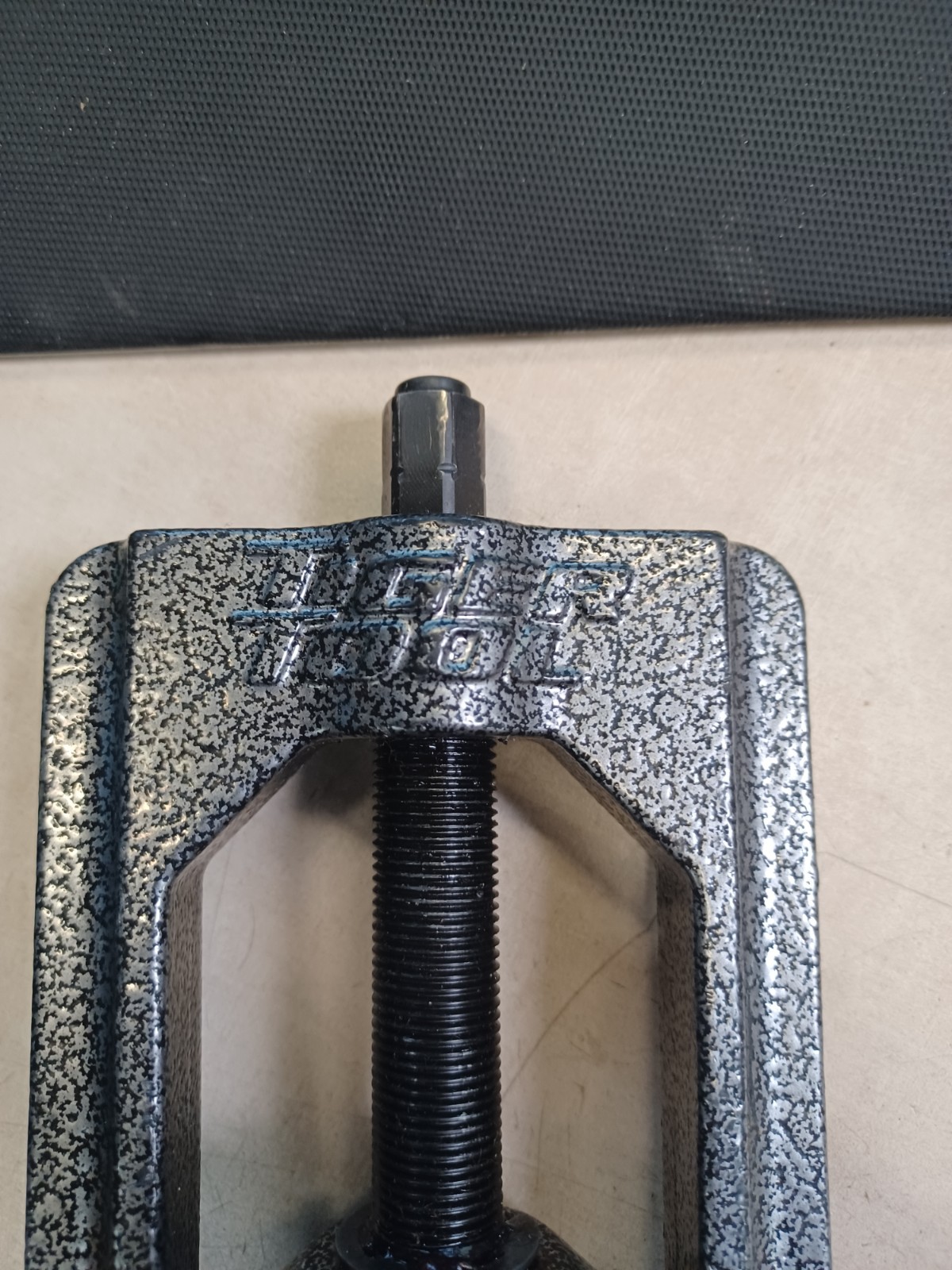 Tiger Tool Automotive U-Joint Puller, Universal Joint One Size, Factory 10105