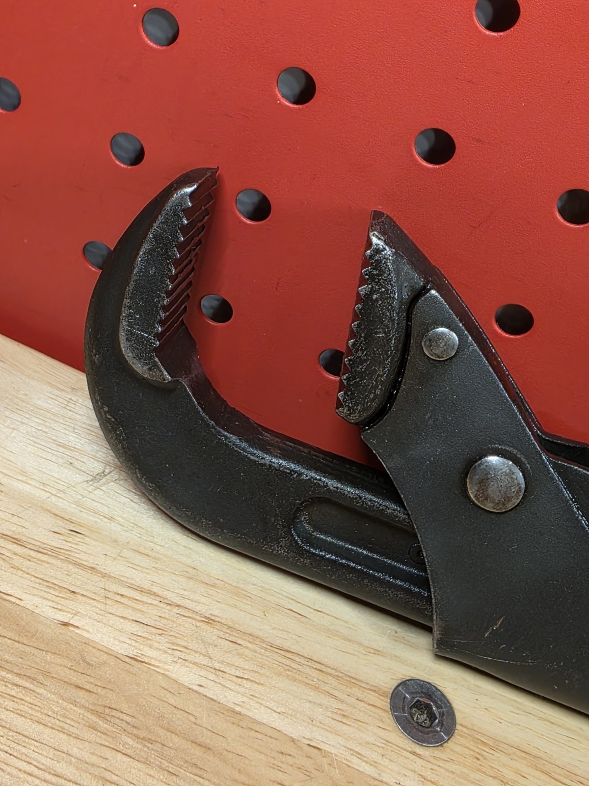 Snap-on Tools PWZ2 17″ RED Soft Grip Adjustable Pliers Wrench