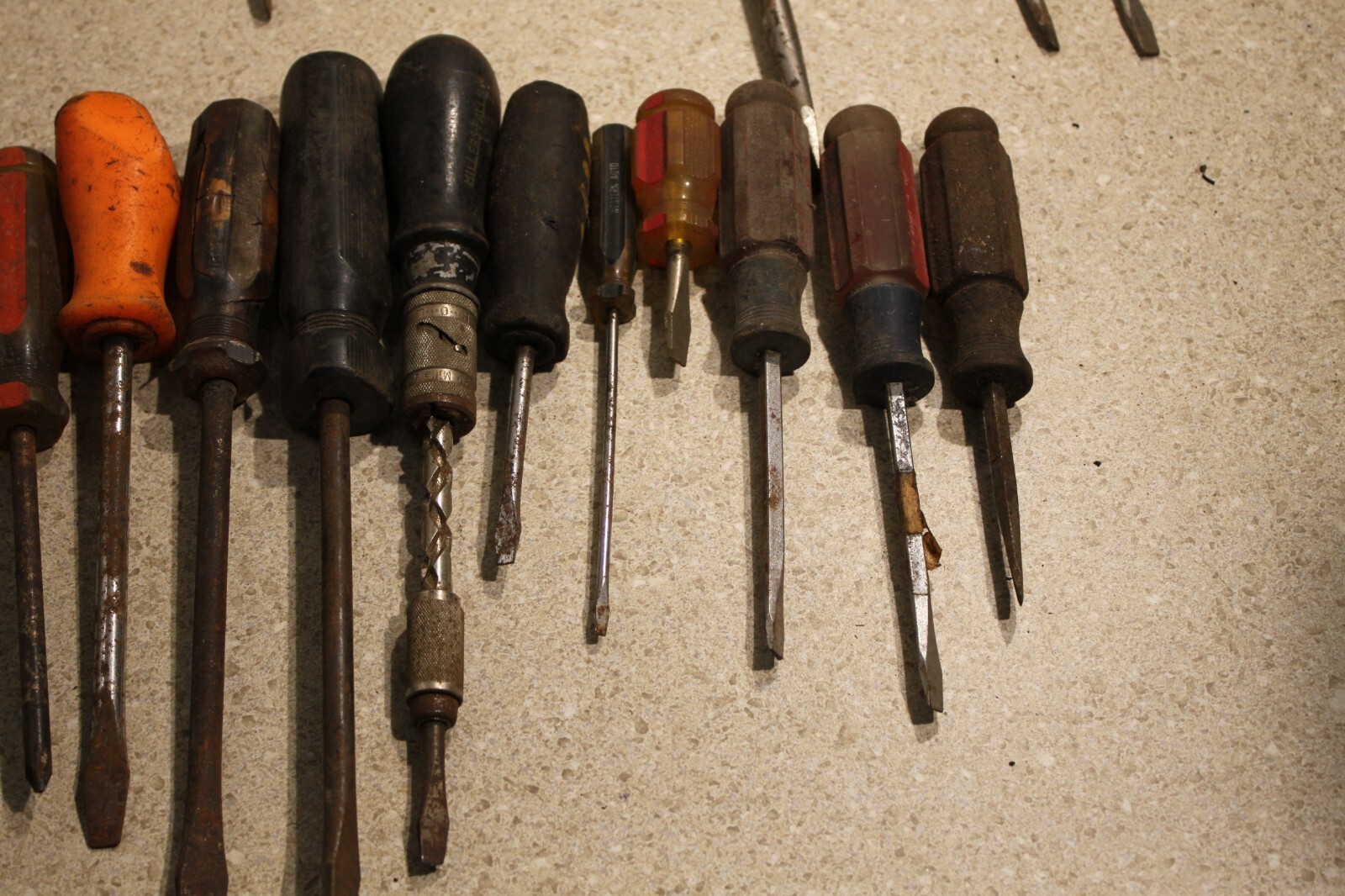 Lot Of Various Size Flat Head & Phillips Head Screwdrivers Vintage Old Tools9357