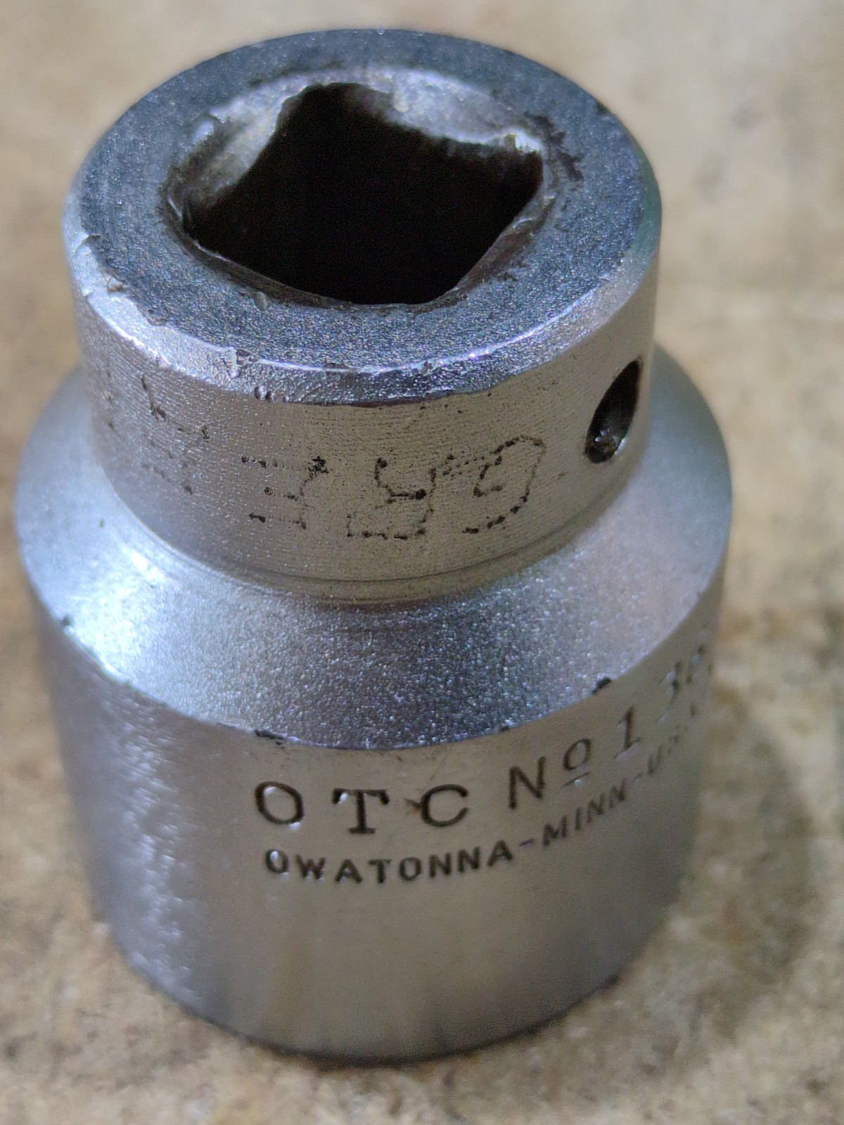 OTC Owatonna Minn USA 12 Point 1-1/8″ 1/2dr. Socket No. 136 Made By Wright Tool