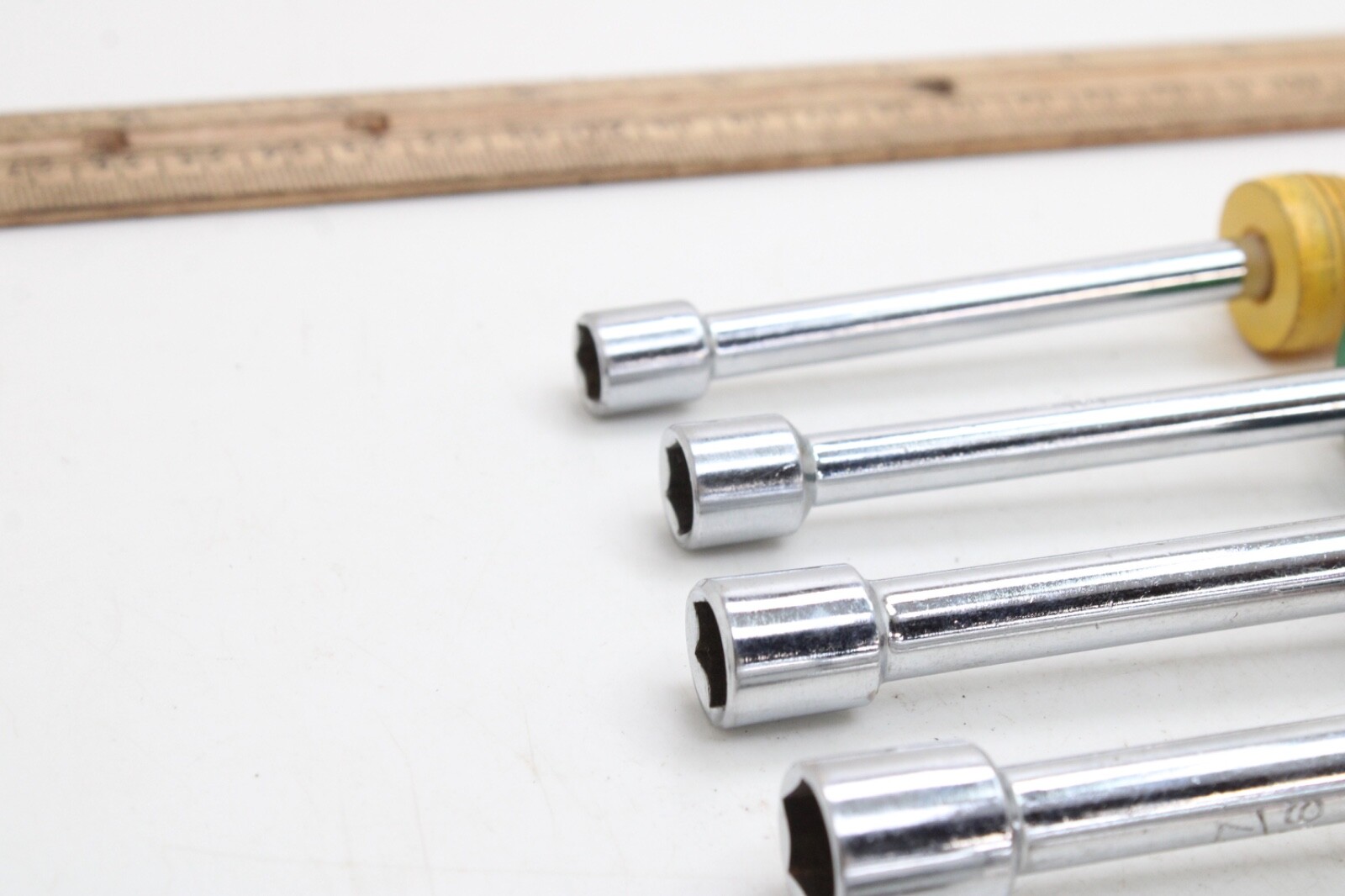 Unbranded Set of 5 Nut Drivers 1/2″ – 5/16″ Multi Color Hard Plastic Handles