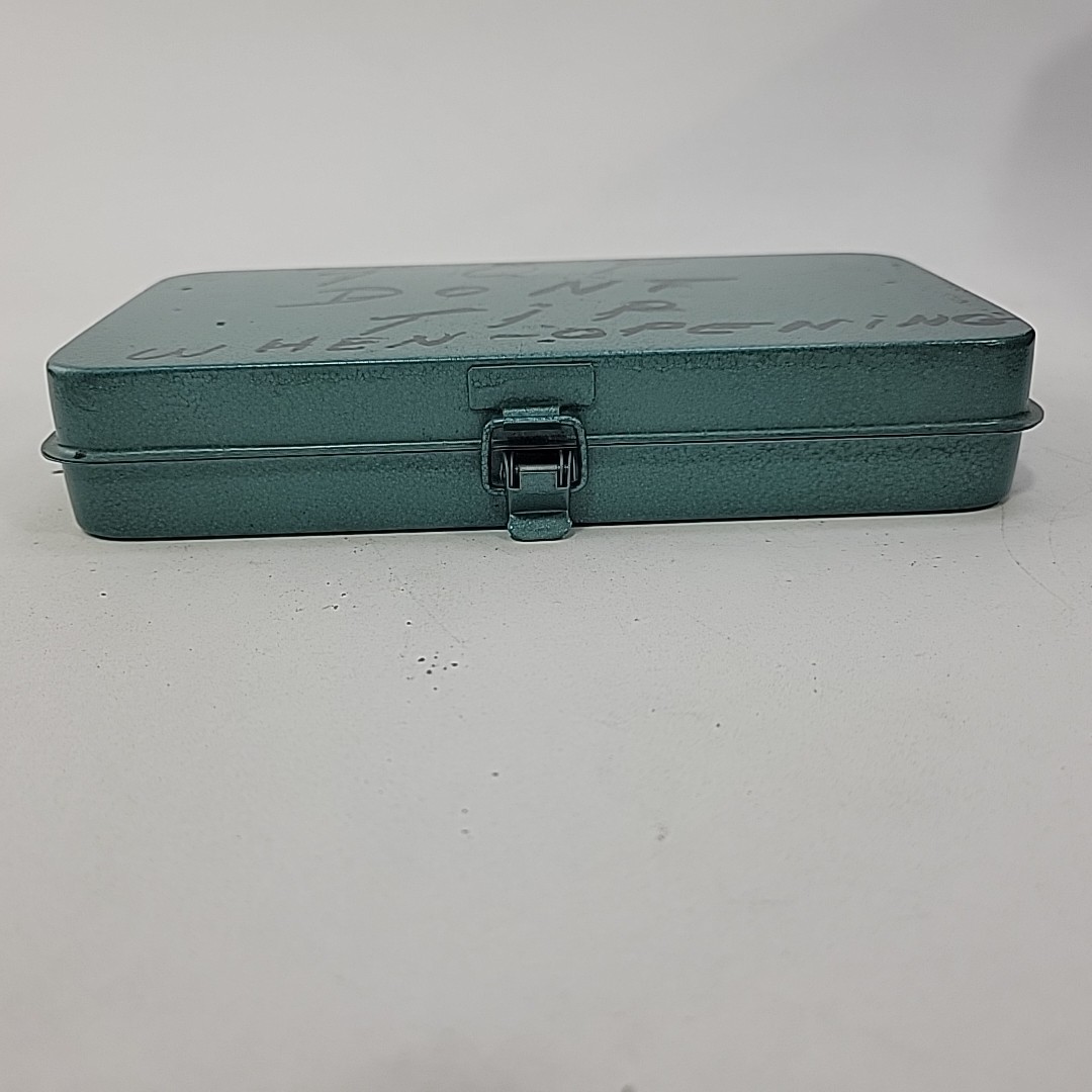 Vintage Master-Tech 17 Piece 1/4″ Drive Socket Set, Metal Case