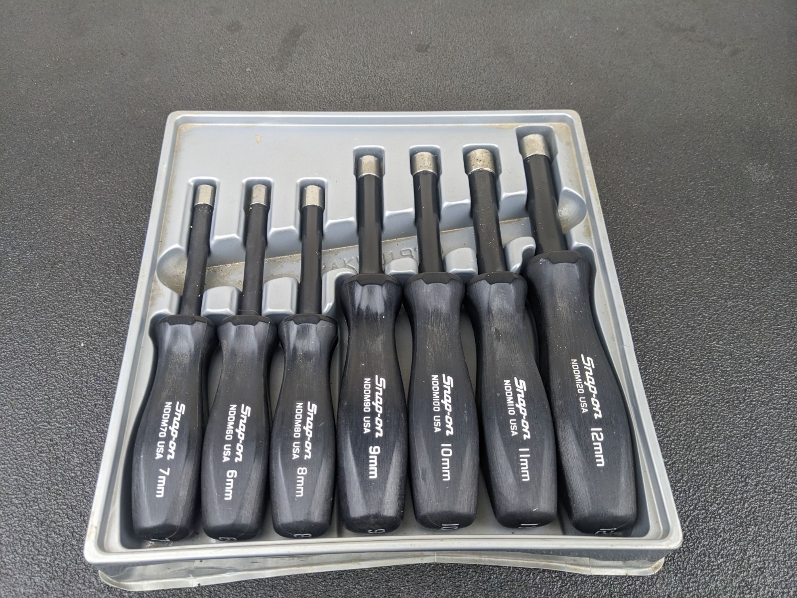 #bo023 Snap On Tools 7PC METRIC 6PT BLACK HARD INSULATED NUT DRIVER SET 6-12MM