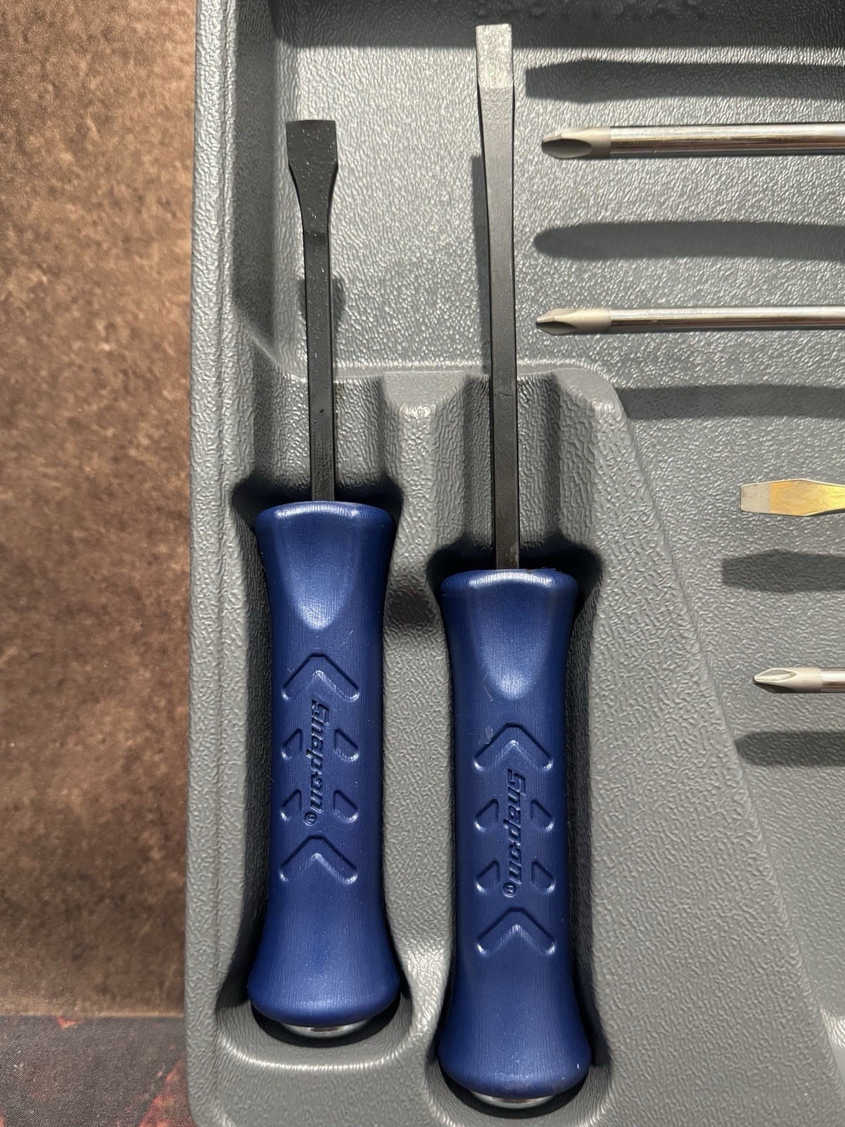 Snap-On SGDXPB90B MB 9pc. Soft Grip Screwdriver & Striking Prybar Set – BLUE