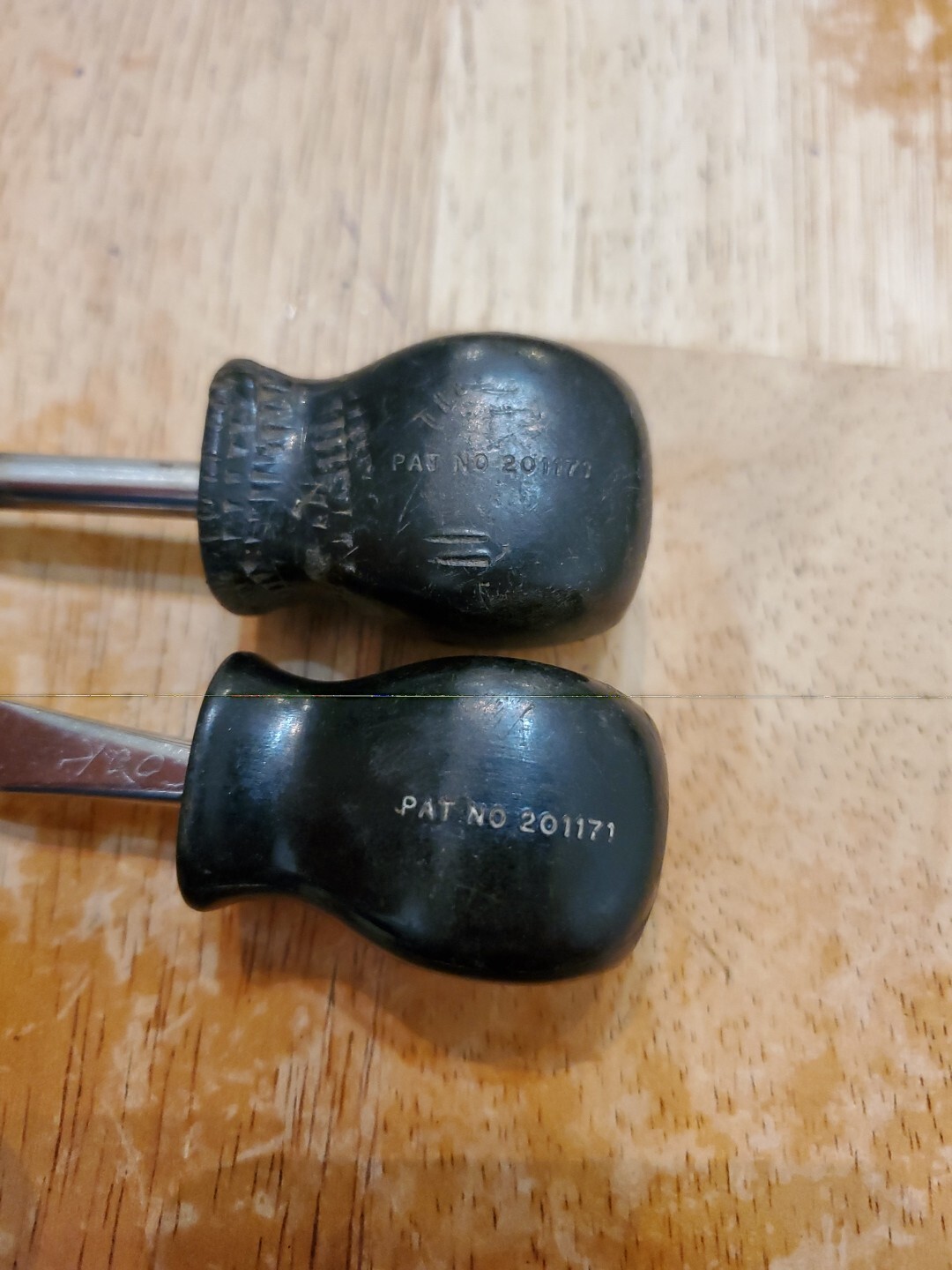 Snap On #2 Phillips Flat Head Stubby Screwdrivers Black Hard Handles Lot Of 2