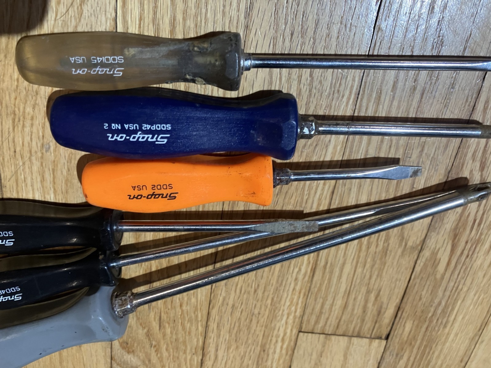 Lot of 6 Snap-On Screwdrivers (Various Colors/Sizes) Made in USA -w/Snap-On Tray
