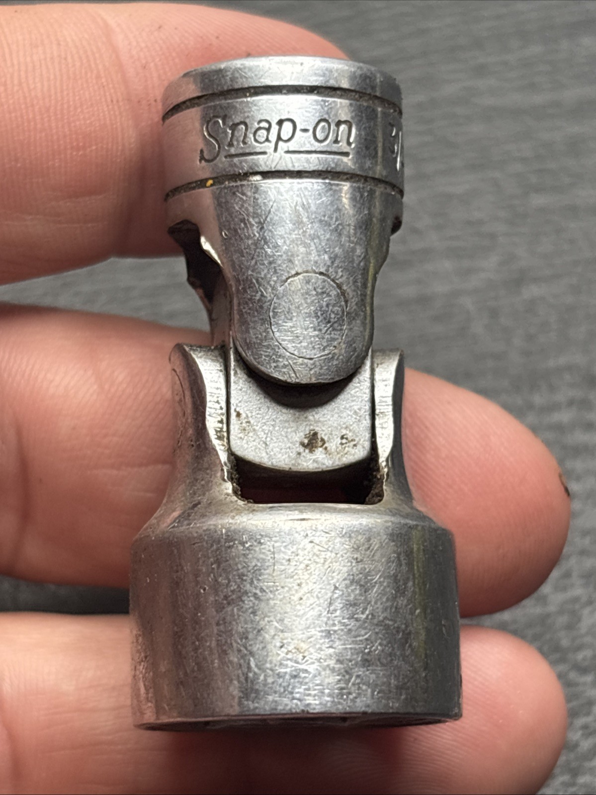 Snap-on Tools FS24 – 3/8″ Drive SAE 3/4″ 6 Point Universal Swivel Socket USA