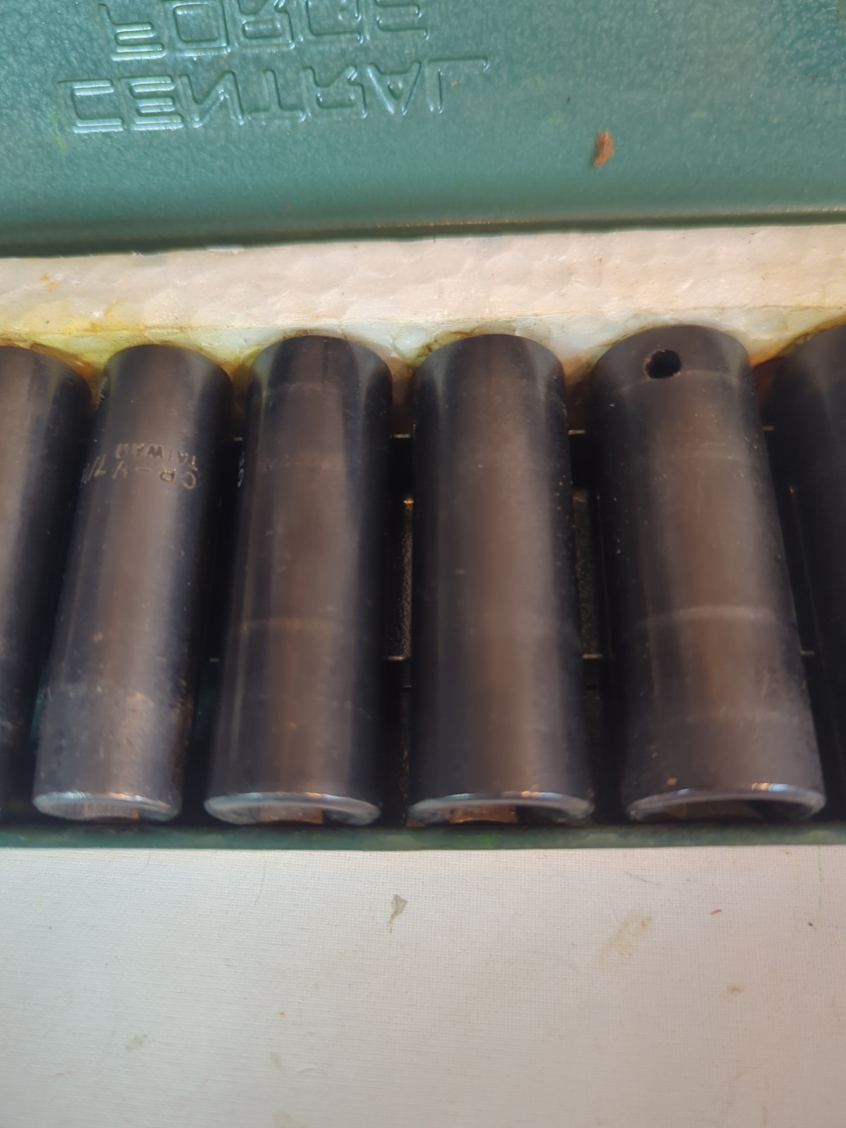 Central Forge 8 Piece Impact Socket Set CR-V in Metal Case 5/16″ – 3/4″ 6 Pt. T3