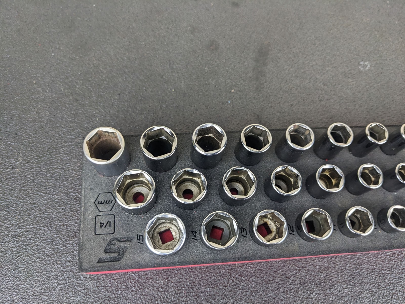 #bo705 Snap-On Tools 142STMMSYFR1 42pc 1/4″ Drive 6-Point Metric Foam Socket Set