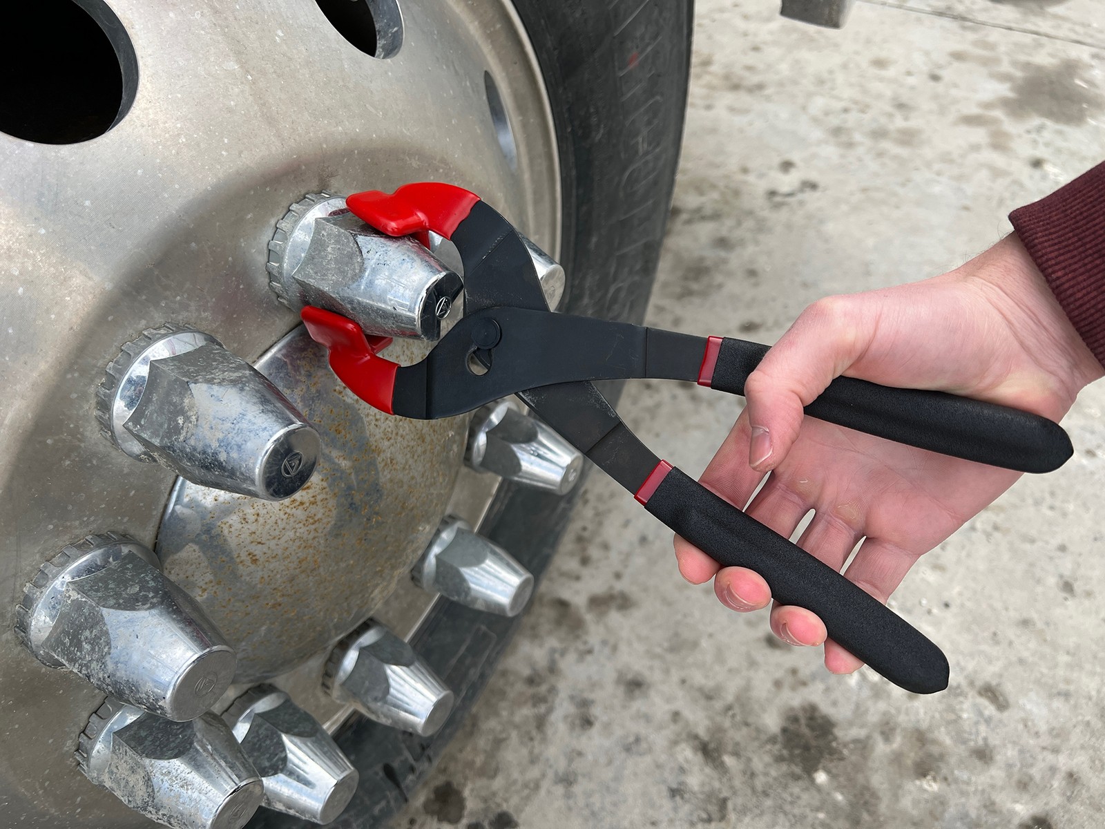 Lisle Adjustable Lug Nut Cover Remover (51330)