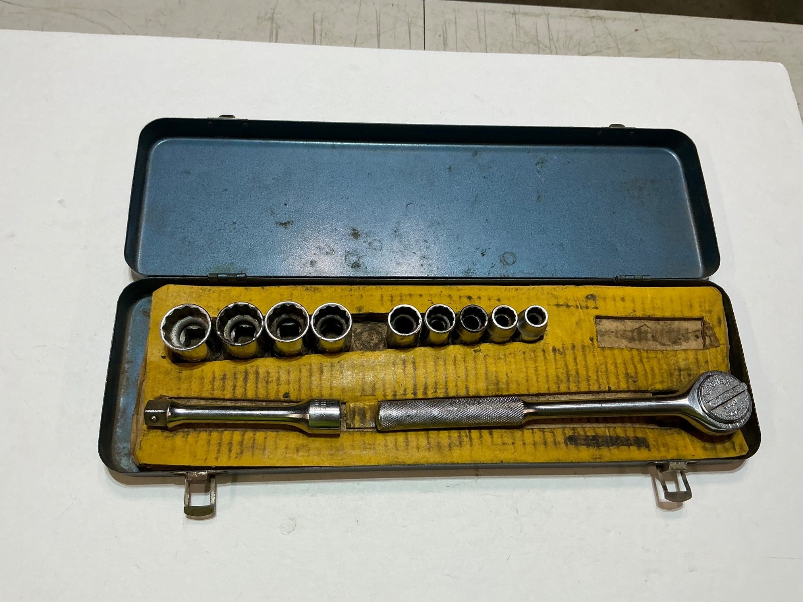 Vtg VLCHEK 11 pc 1/2″ drive SAE socket set 7/16″-1″ 12 pt in metal case USA made