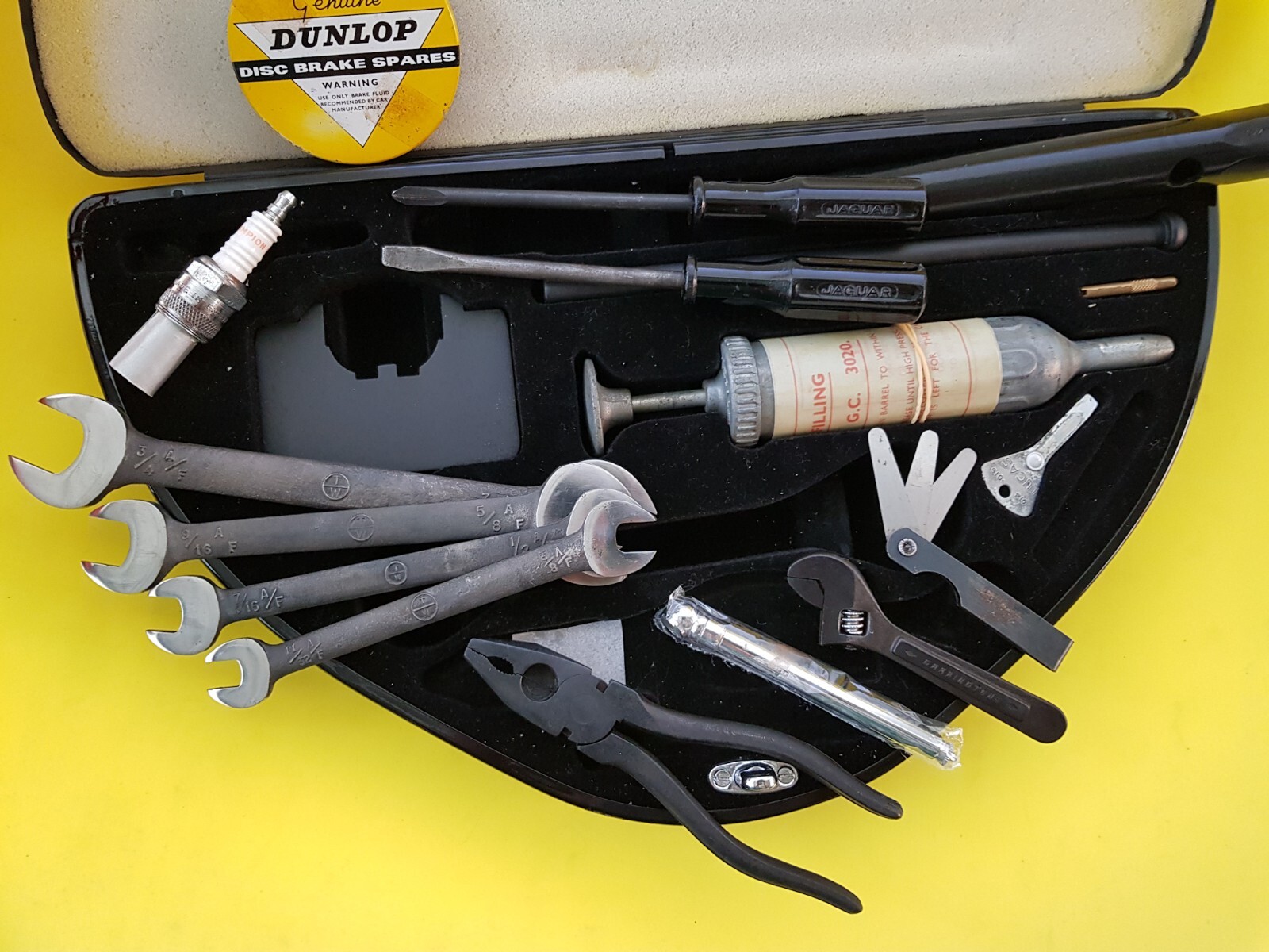 JAGUAR MK10 420G TOOL KIT 1961 – 1970