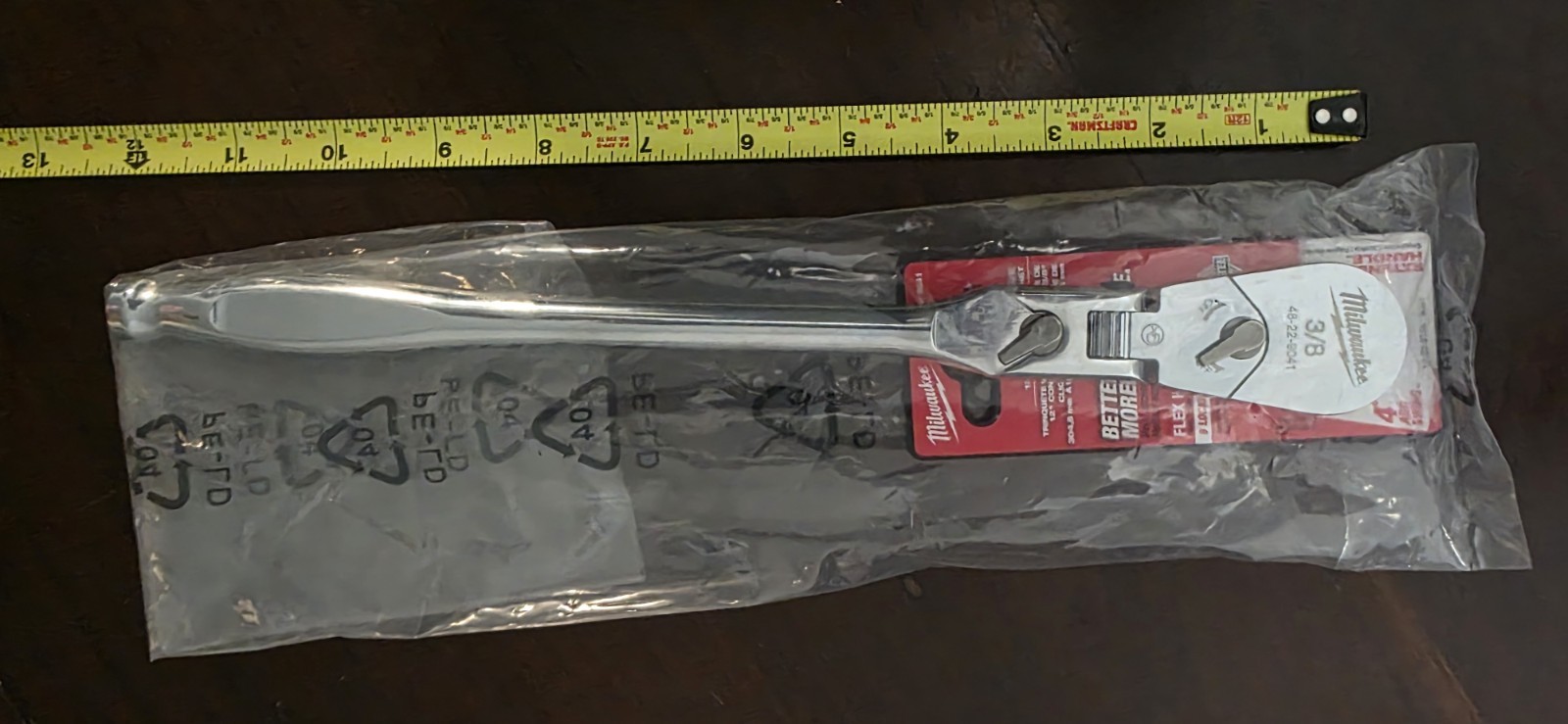 Milwaukee 3/8 Ratchet Locking Flex Head Long Handle 48-22-9041
