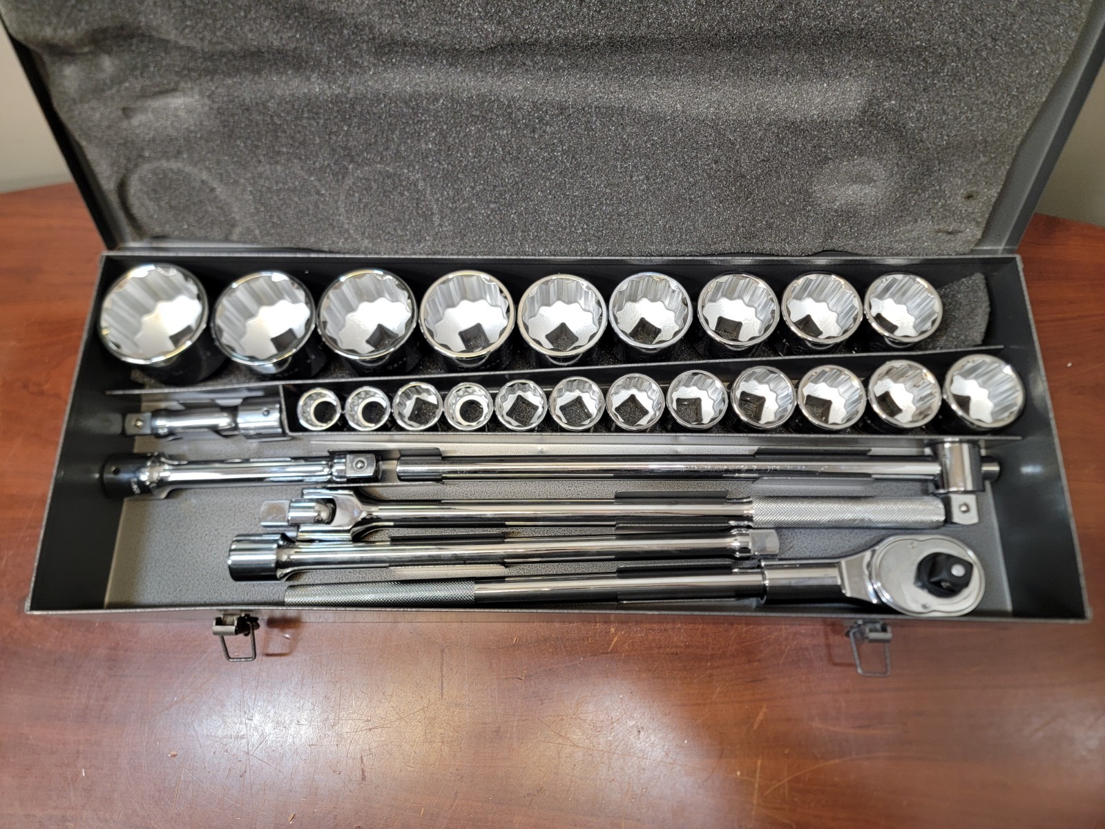 Gearwrench 80880 27 Piece 3/4″ Drive 12 Point Standard SAE Mechanics Tool Set