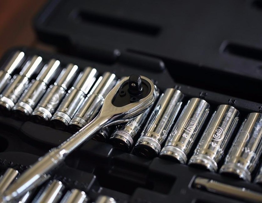 GEARWRENCH 80300P – 51 Pc. 1/4 Inch Drive 6 Pt. 120XP Mechanics Tool Set