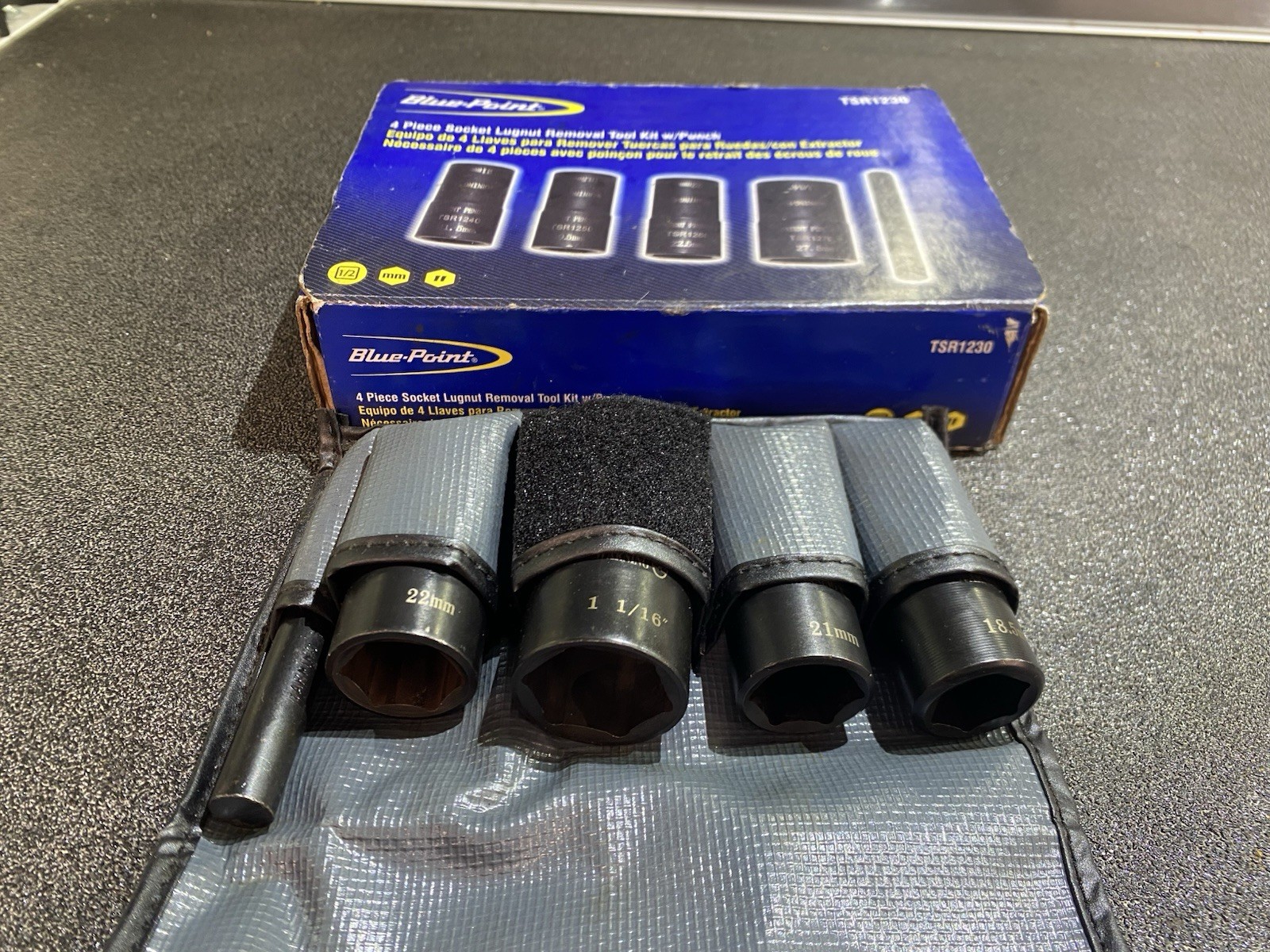 Blue Point TSR1230 4 Piece Socket Lugnut removal Tool Kit W/ Punch