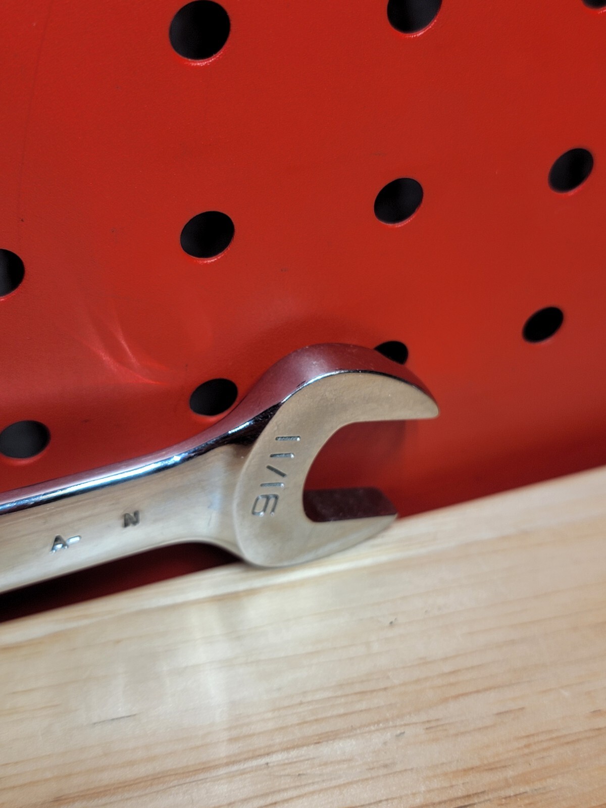 GearWrench Reversible 11/16″ SAE 12-Point Ratchet Wrench