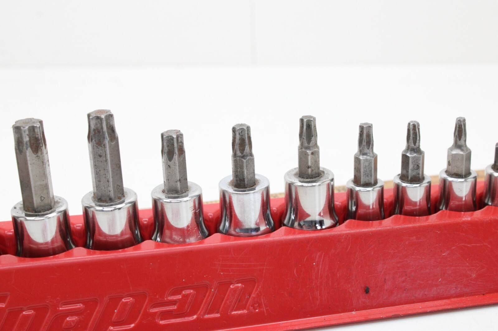 Snap On 212EFTXY T8-T55 12 Piece 1/4″/3/8″ Drive TORX Bit Standard Socket Set