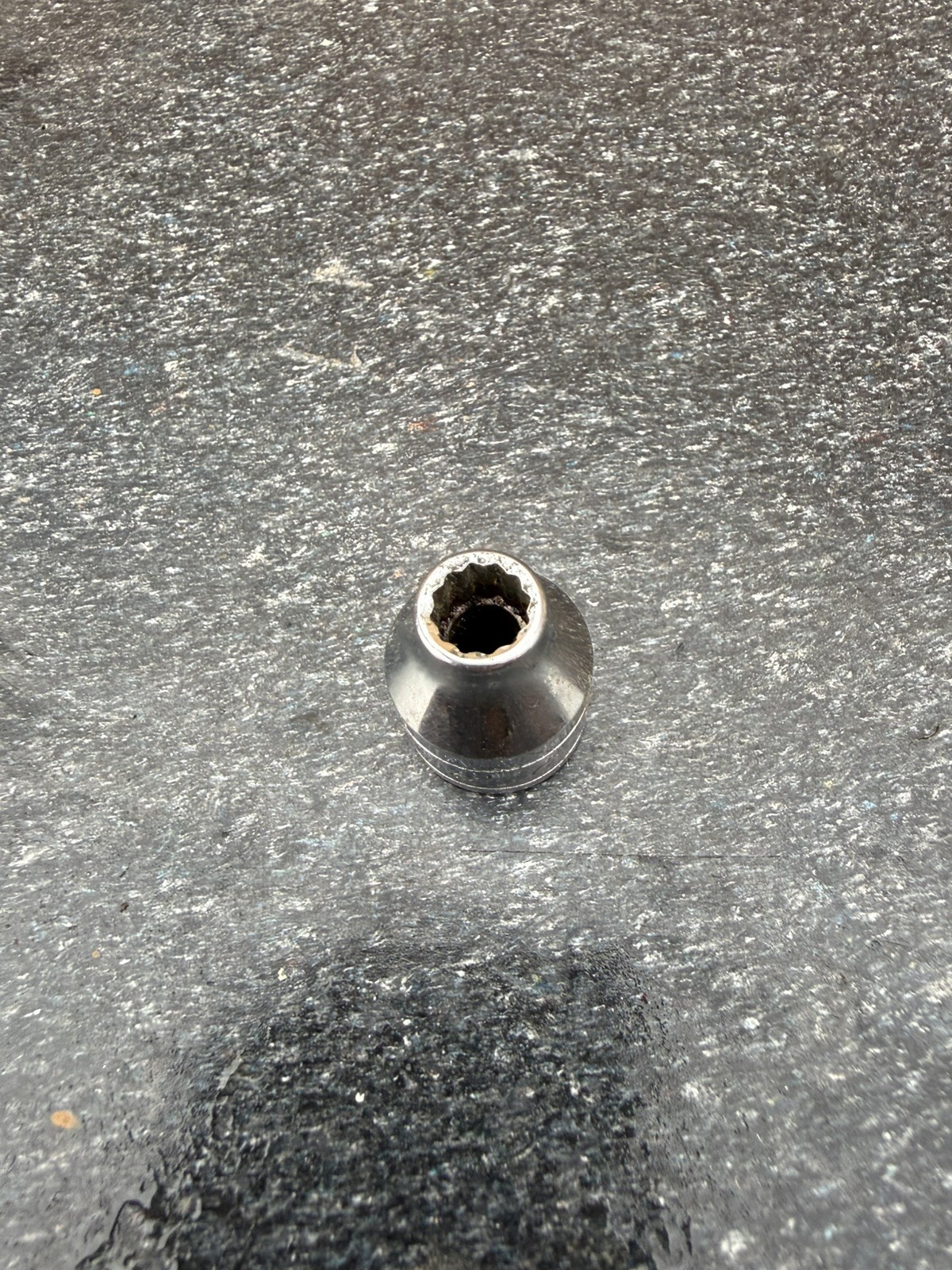 Snap On F081 3/8″ drive 12-point shallow 1/4″ socket – excellent condition
