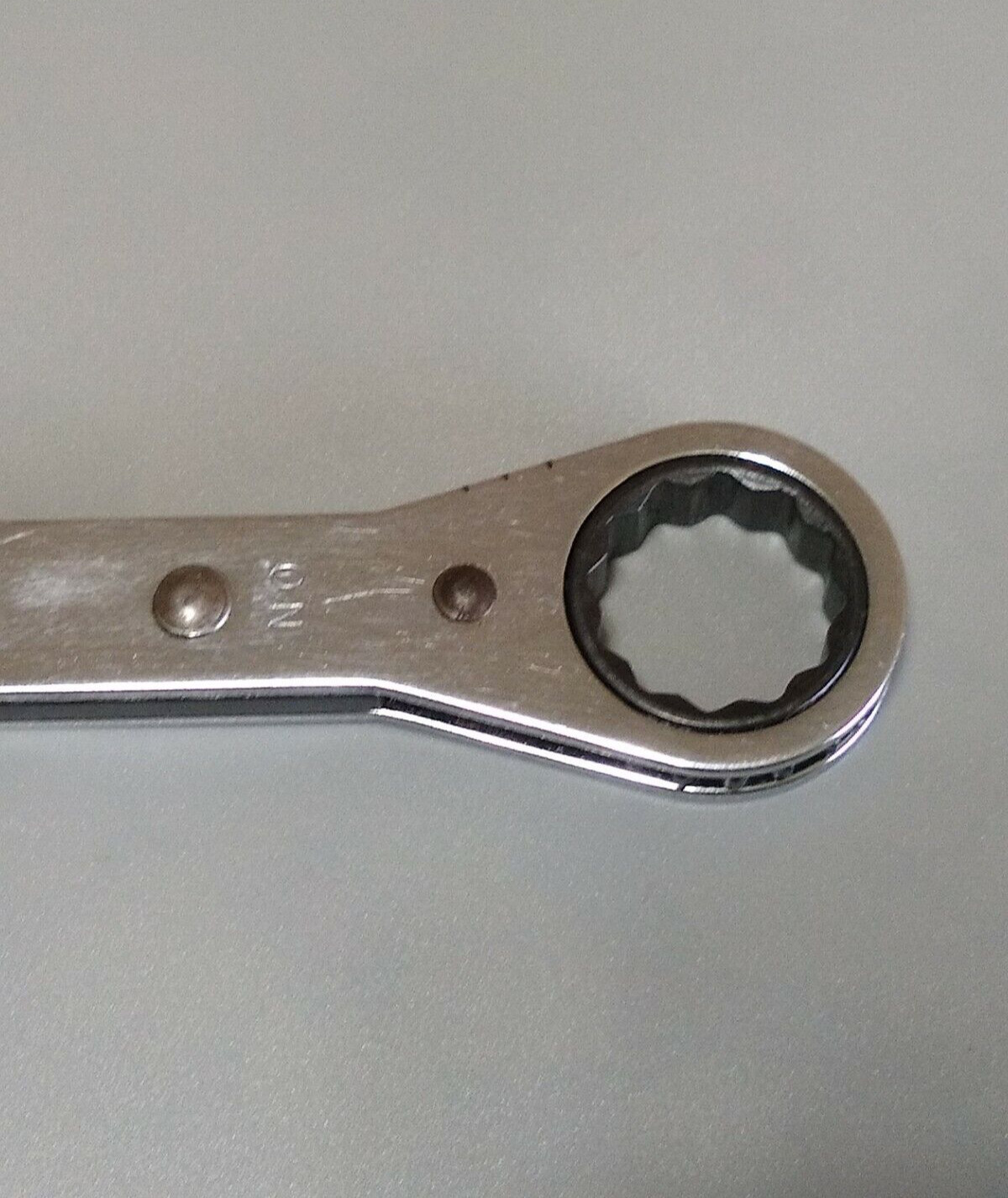Snap on R2428, 3/4″ x 7/8″, Ratcheting Box Wrench, Flat, 8.6″ Long, 12 Point.