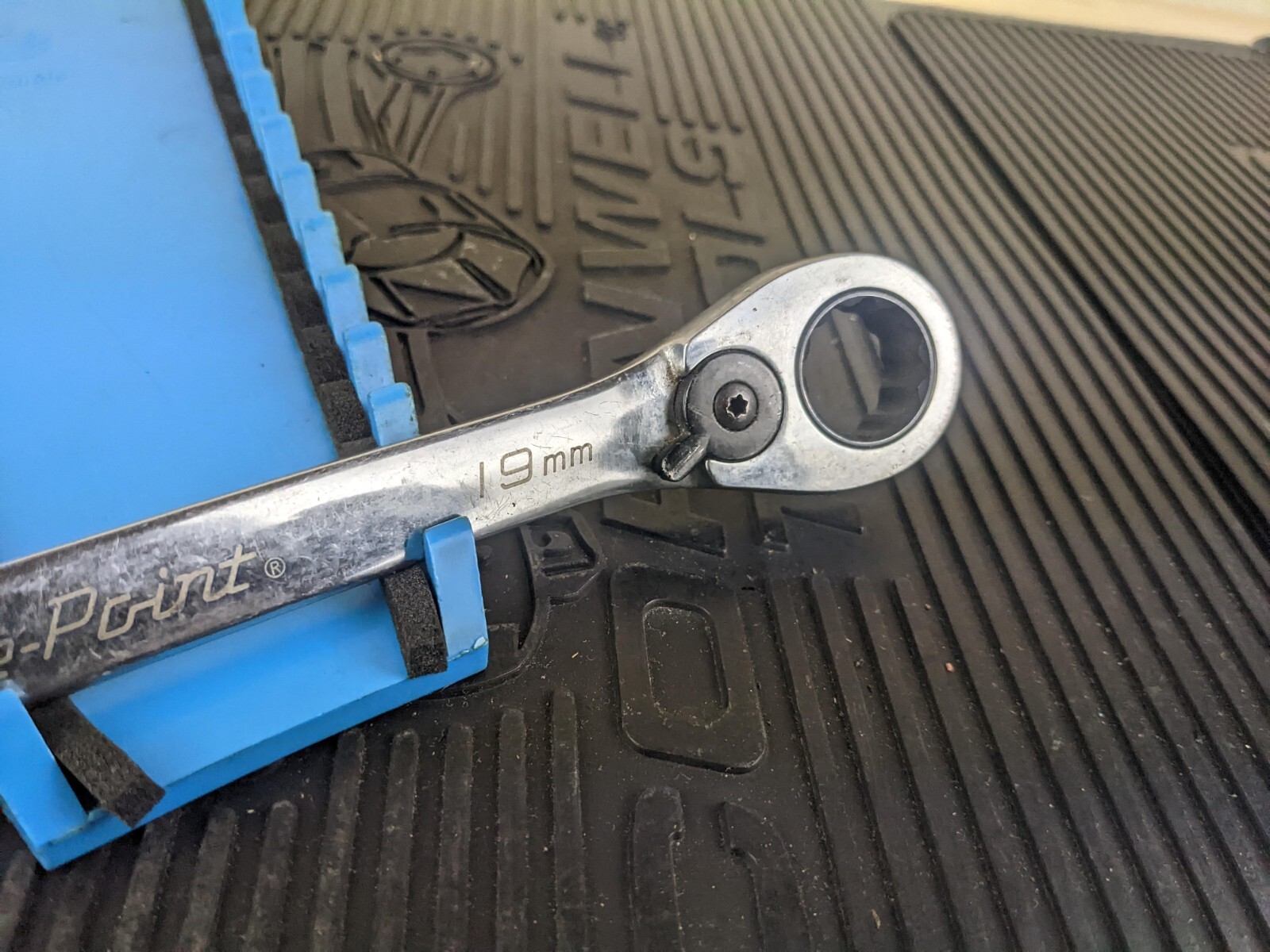 #at722 Blue Point BOERM19 19mm 12-Point Metric 15° Offset Ratcheting Wrench