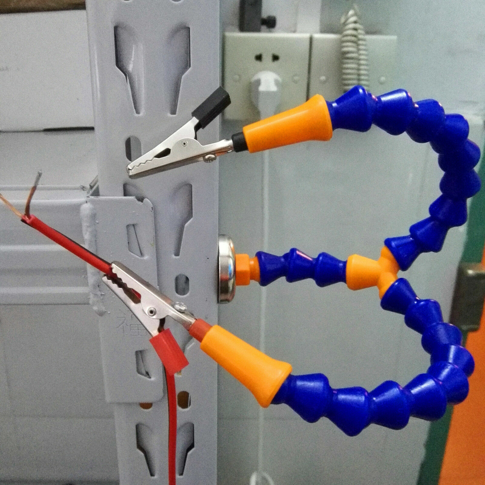 i Magnetic Base Holder Third Hand Tool Helping Hands Soldering Iron Car Repair