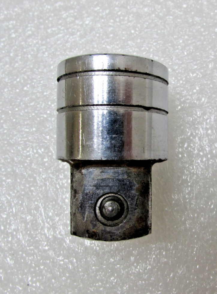 Snap-On LA12Drive Socket Adapter Reducer 1/2″ Female to 3/4″ Male w/ Lock Button