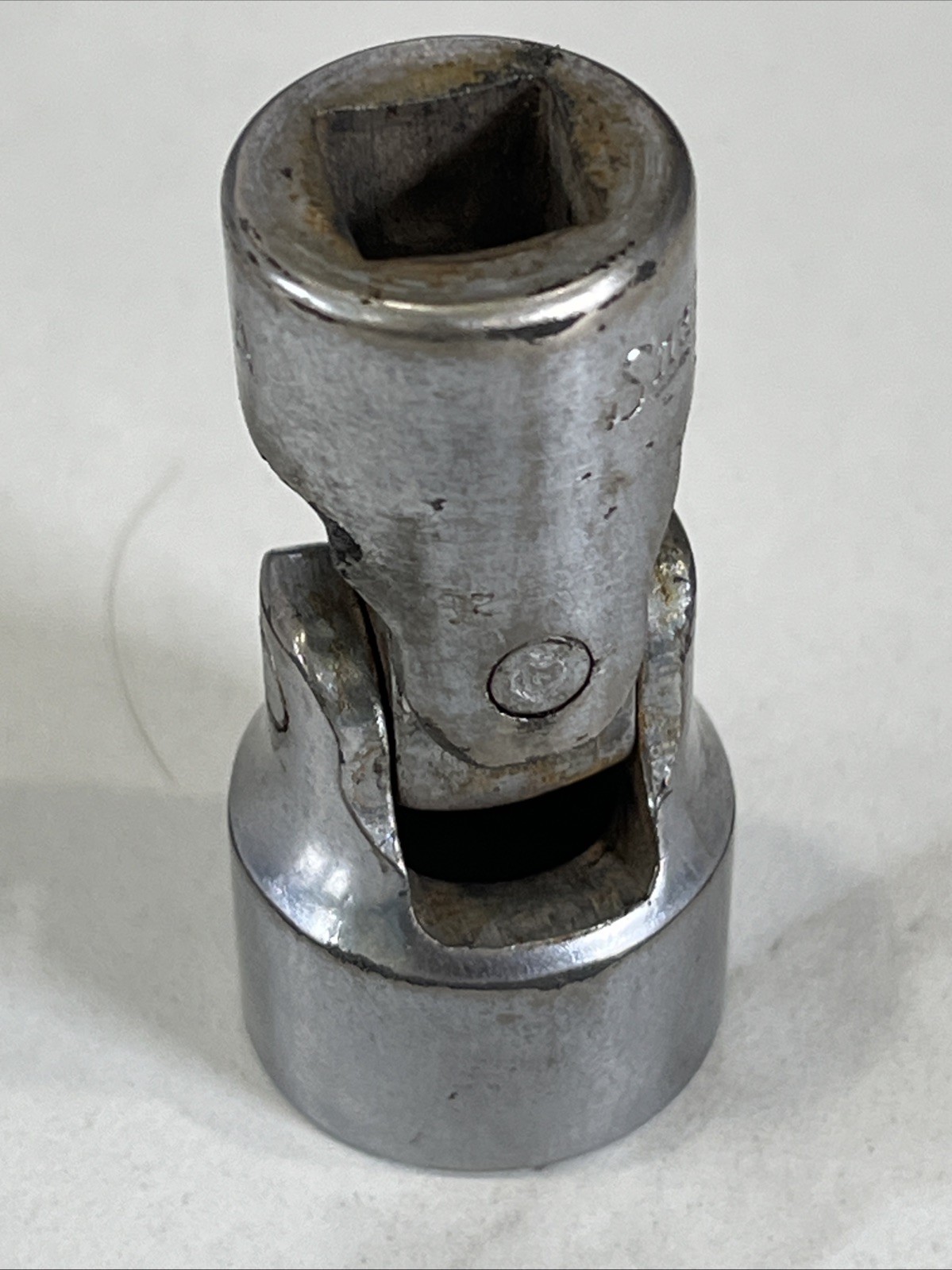 Snap on USA FVU22, 11/16″ Inch 3/8″ Drive 12 Point Universal Socket Vintage