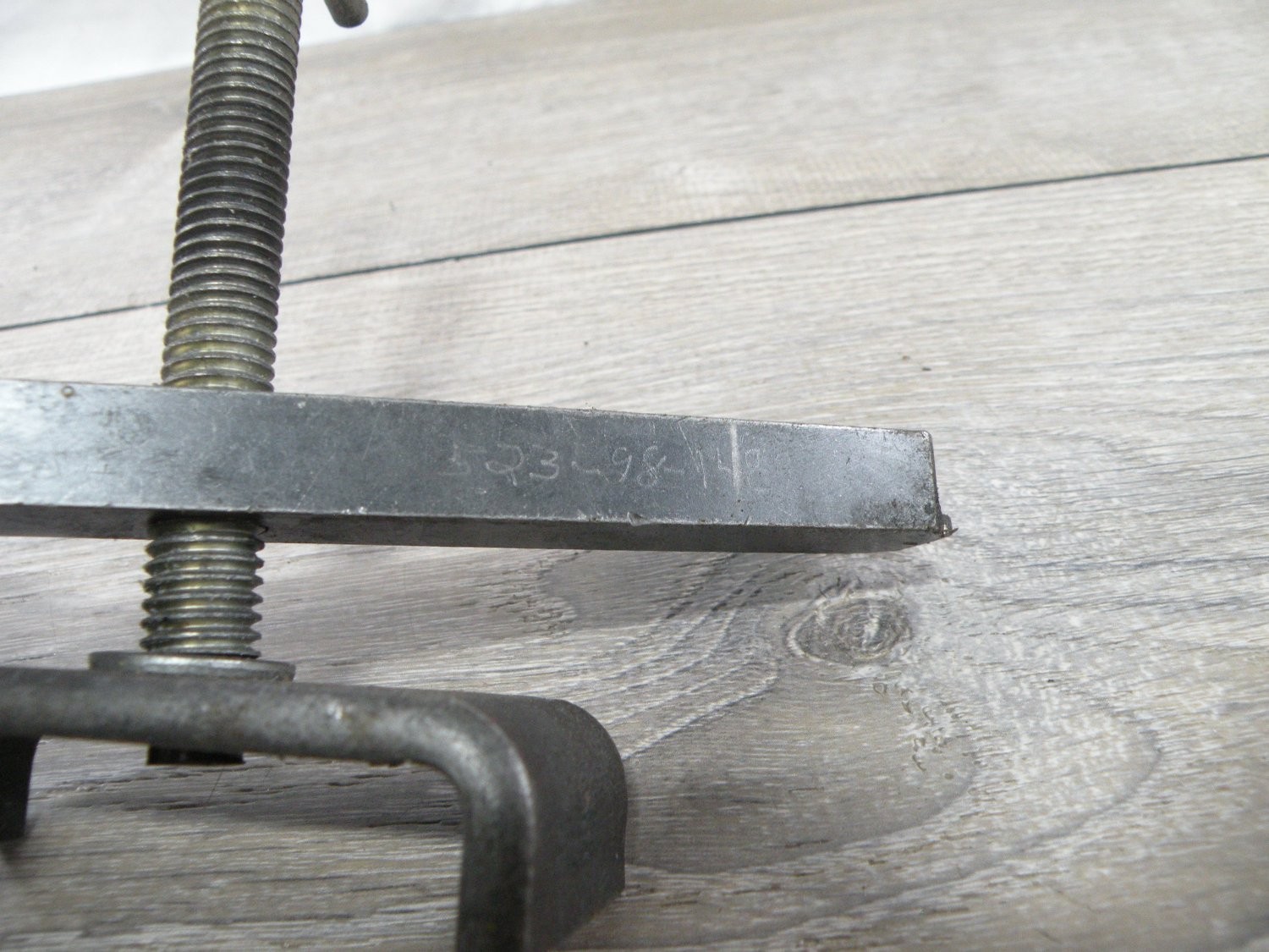Automotive Specialty Puller Tool 523-98-148 T-Handle Screw Type Steel