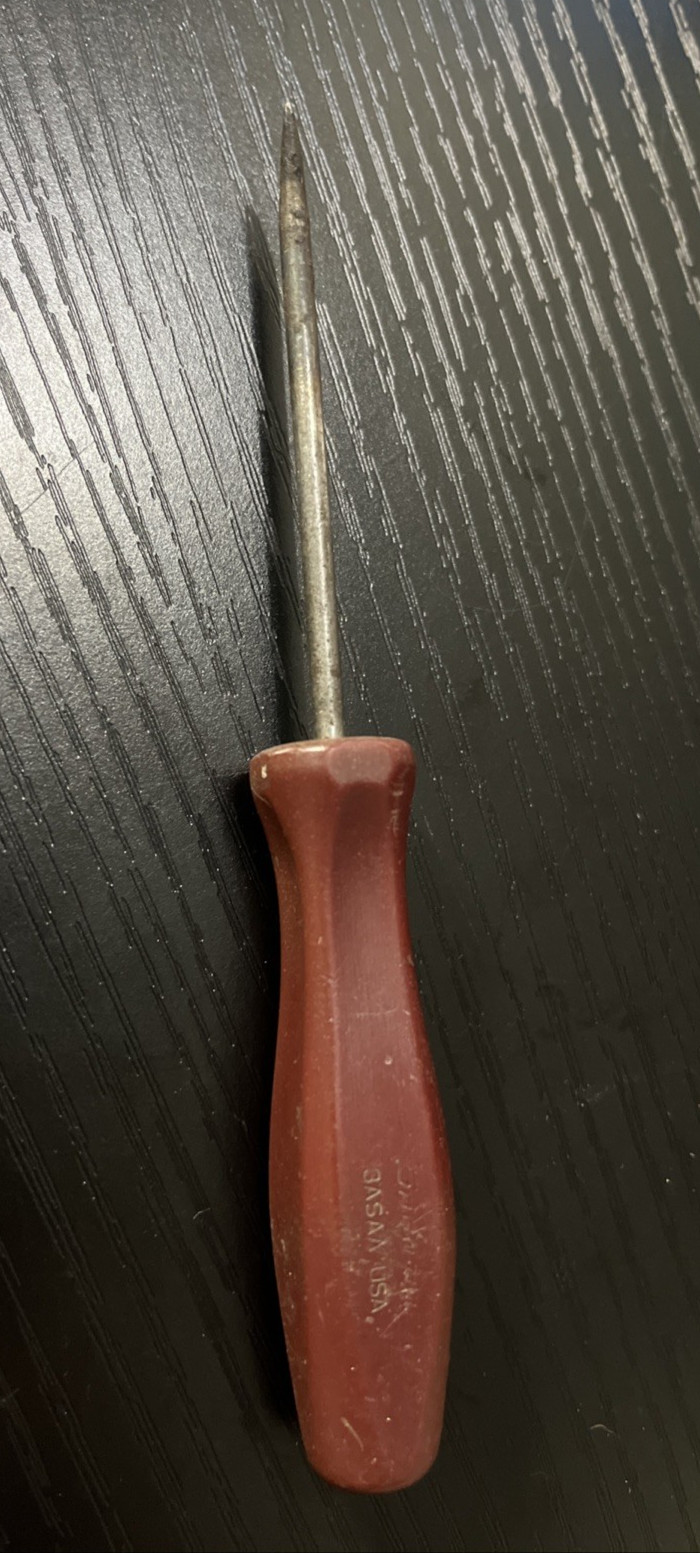 Snap-on 3ASAA 6″ Awl red/brown Hard Handle, but the tip is bent.